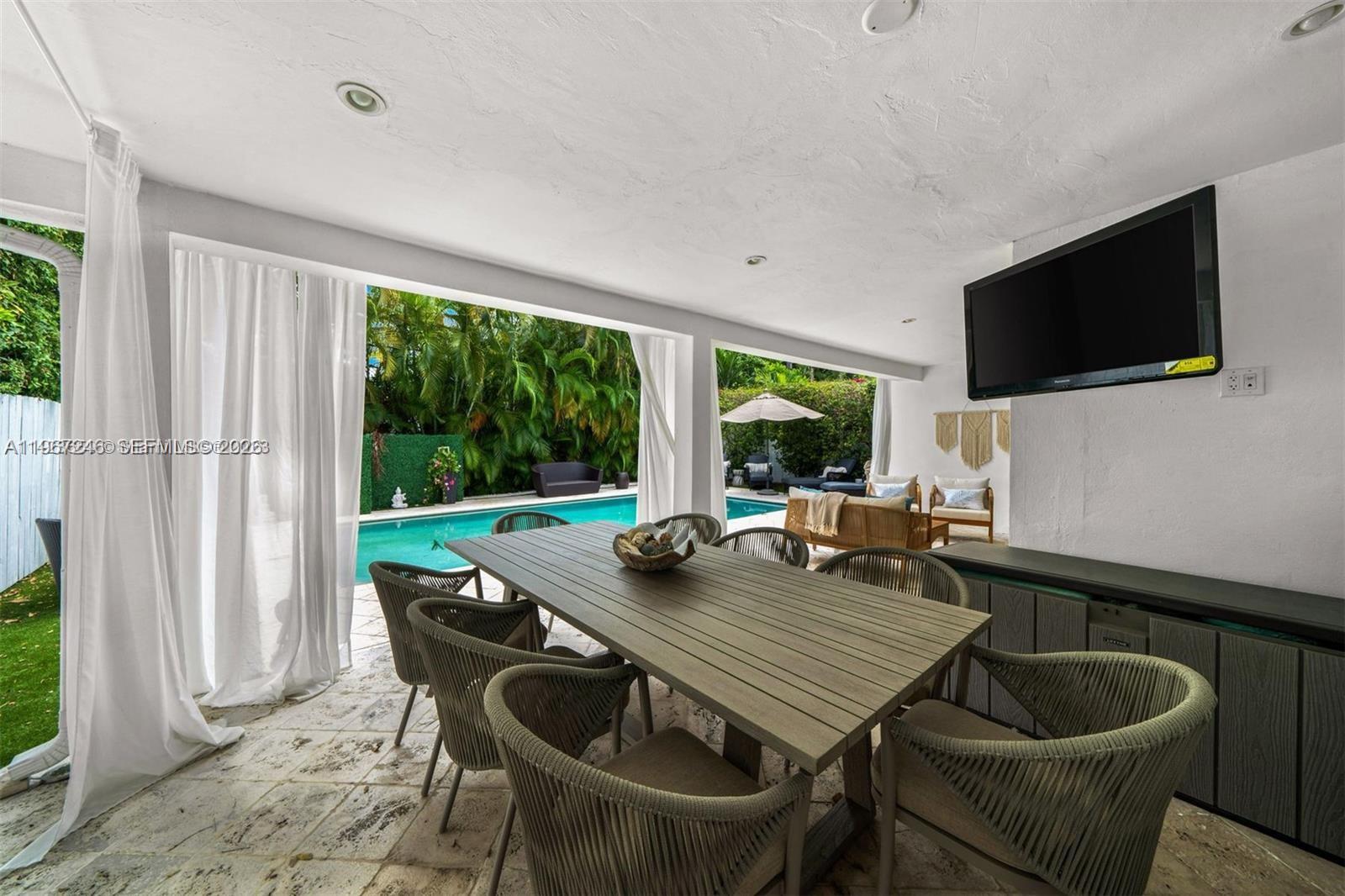 736 W 51st St Miami Beach, FL 33140