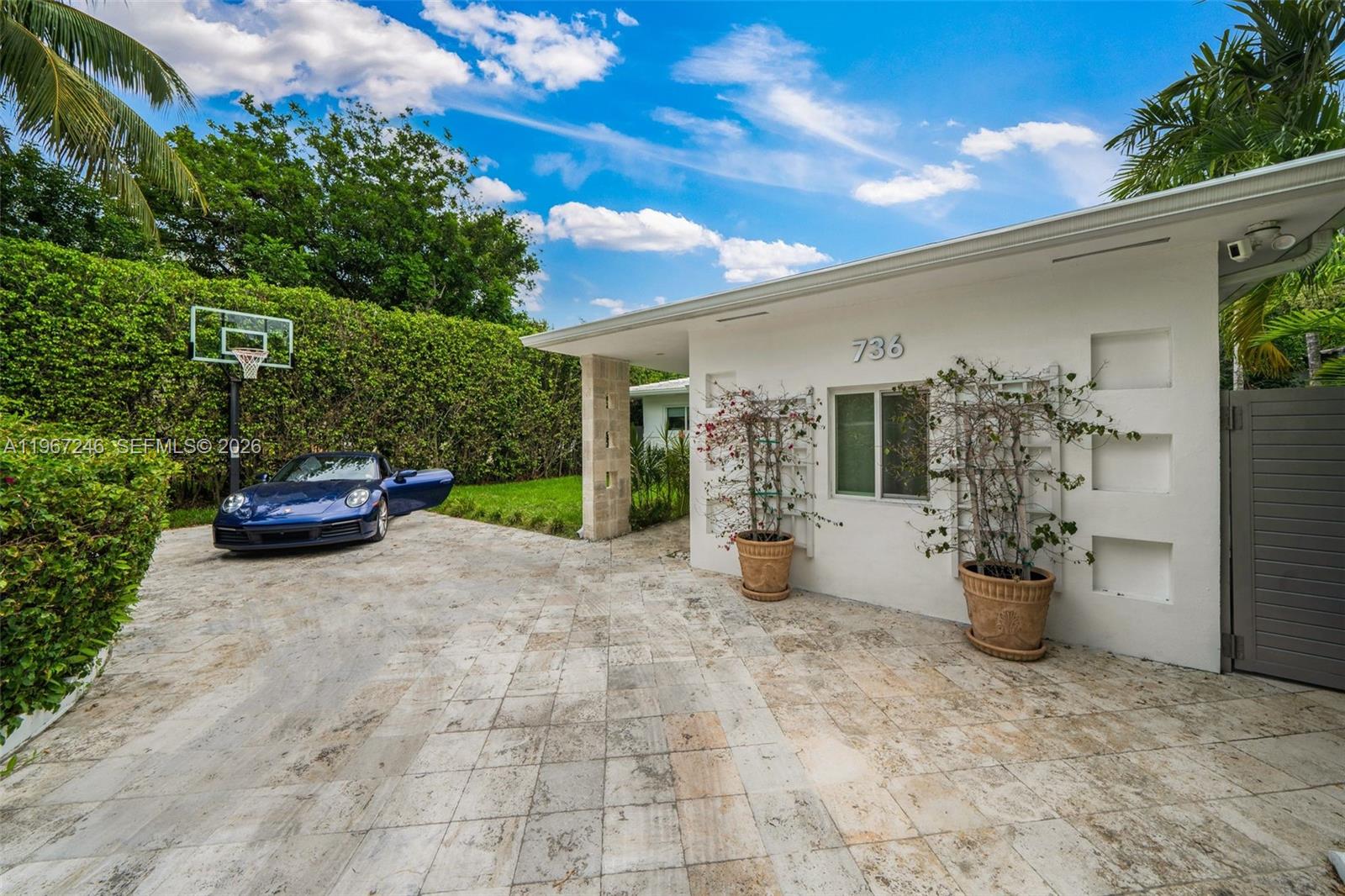 736 W 51st St Miami Beach, FL 33140