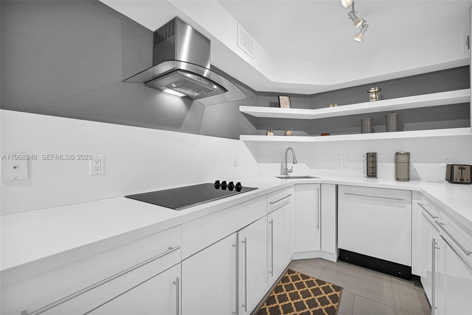 5225 Collins Ave #714 Miami Beach, FL 33140