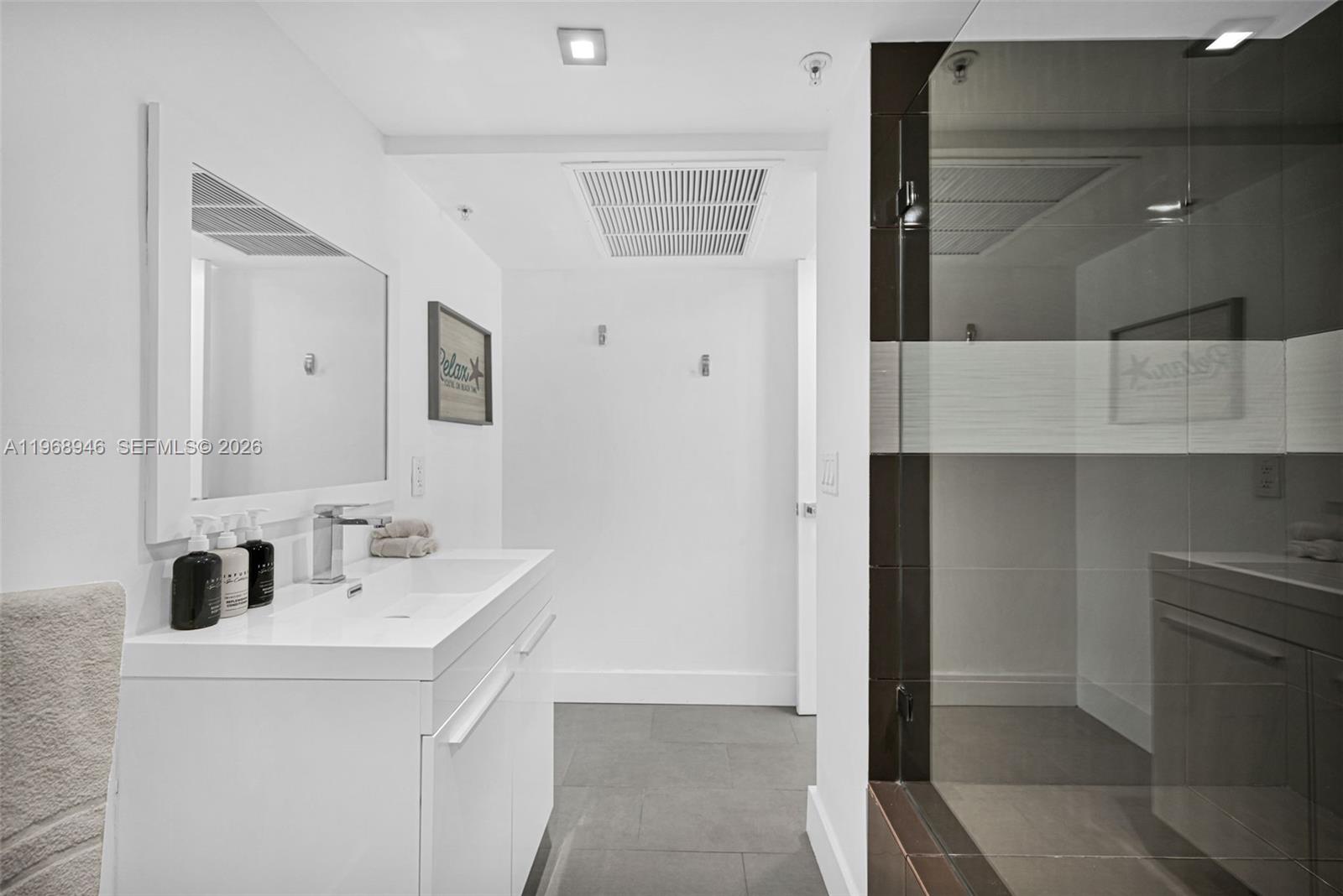 5225 Collins Ave #714 Miami Beach, FL 33140