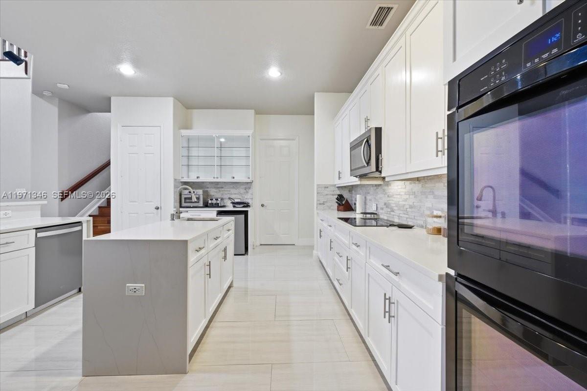 864 NW 123rd Dr Coral Springs, FL 33071