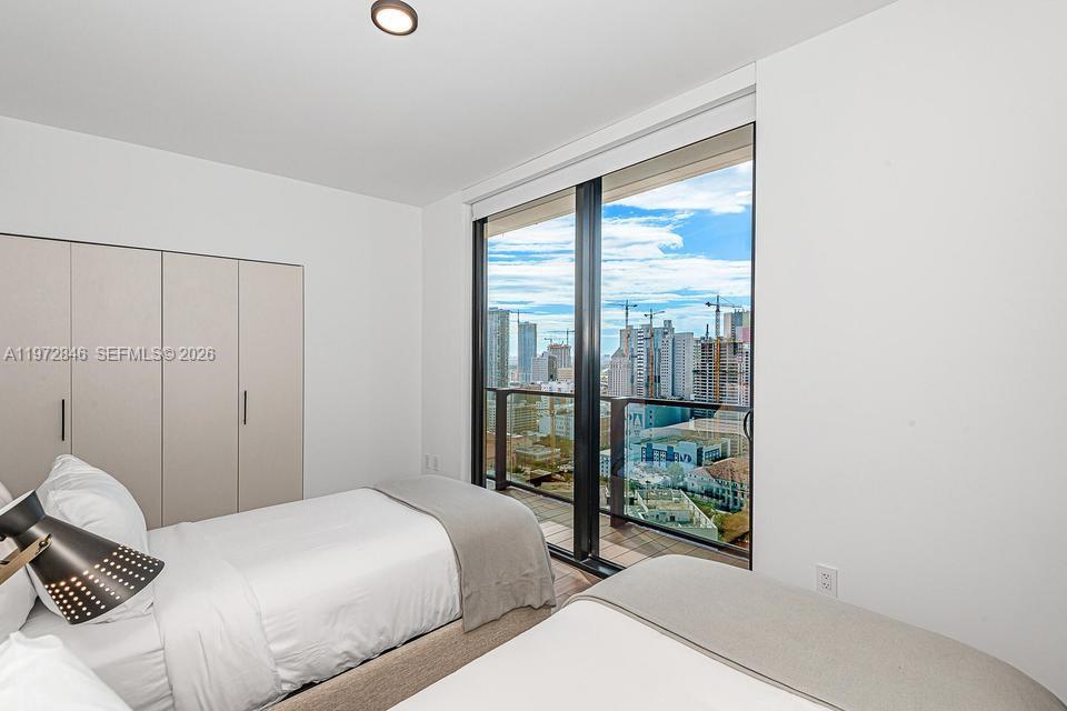 398 NE 5th St #2418 Miami, FL 33132