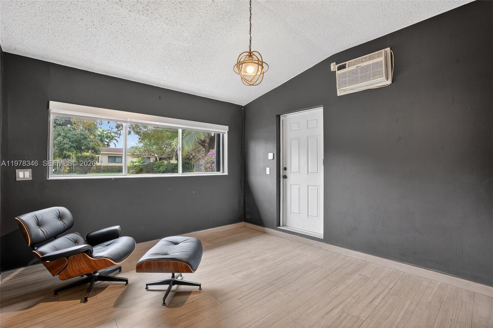 425 NE 114th St Miami, FL 33161