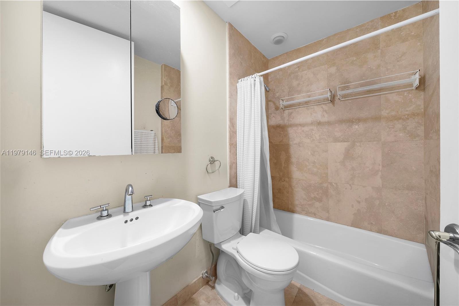 5801 Collins Ave #1600 Miami Beach, FL 33140