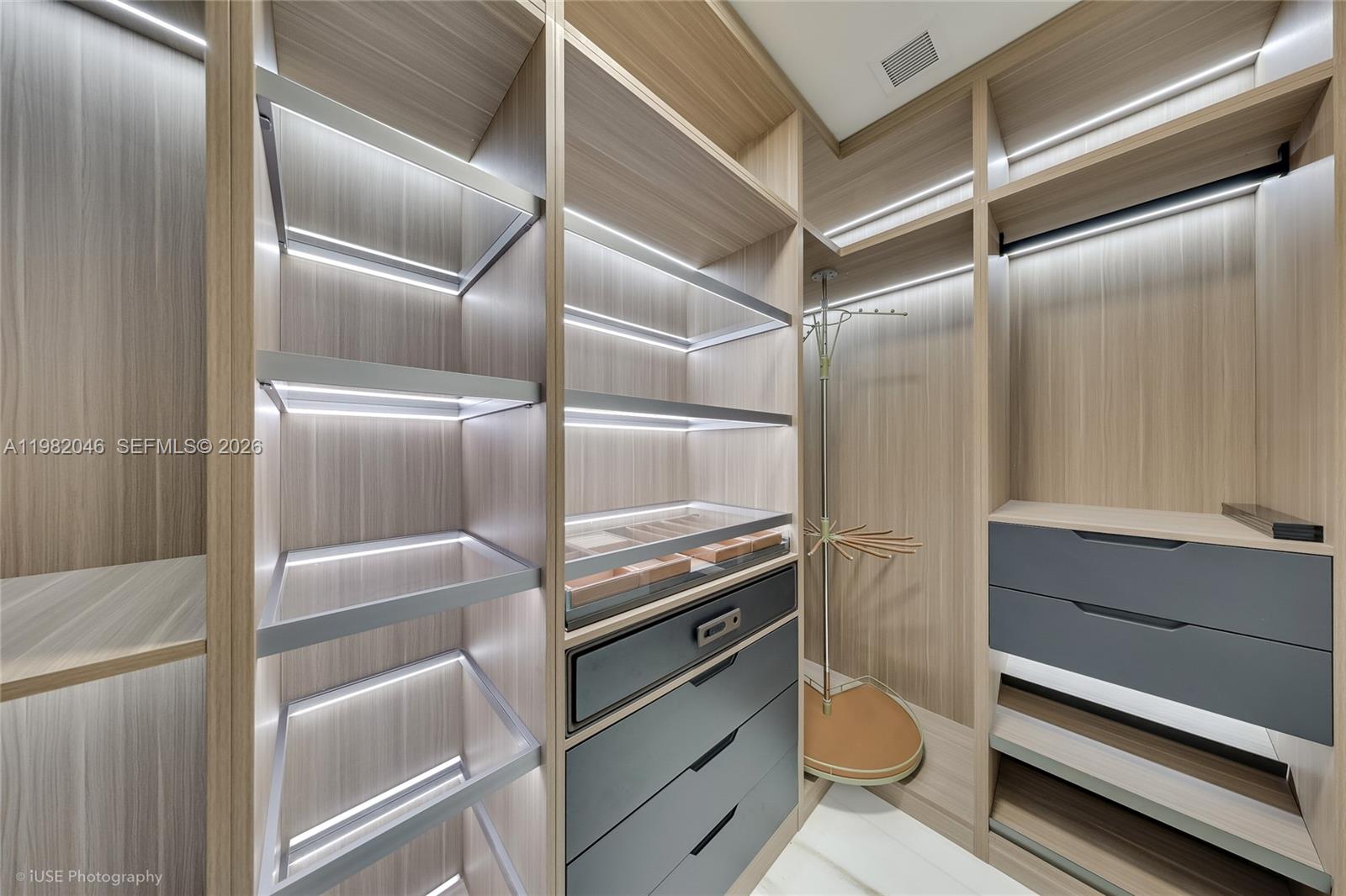 300 Biscayne Blvd Way #2307W Miami, FL 33131