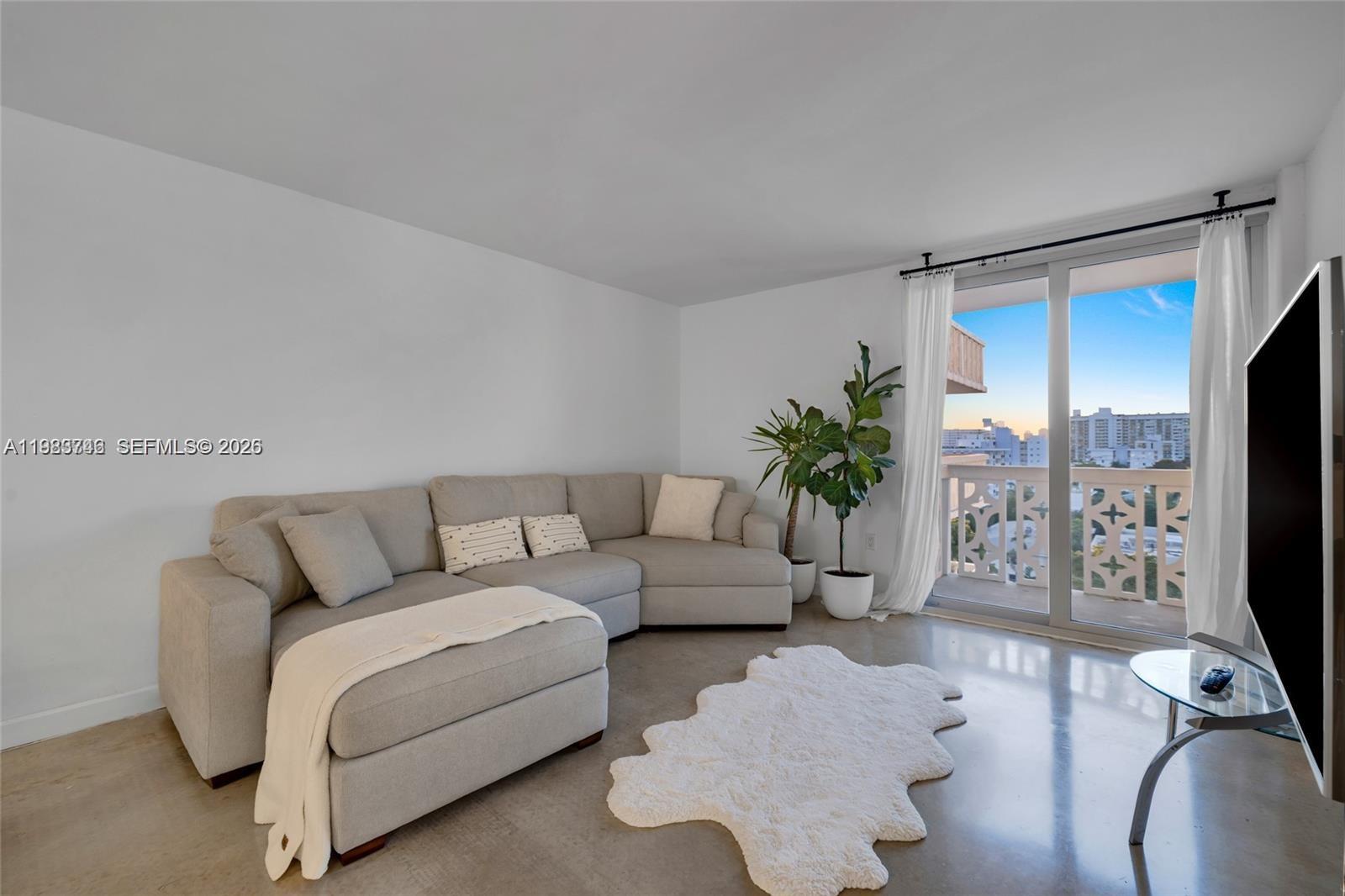 1020 Meridian Ave #816 Miami Beach, FL 33139