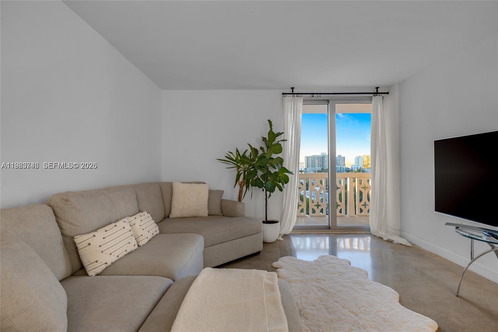 1020 Meridian Ave #816 Miami Beach, FL 33139