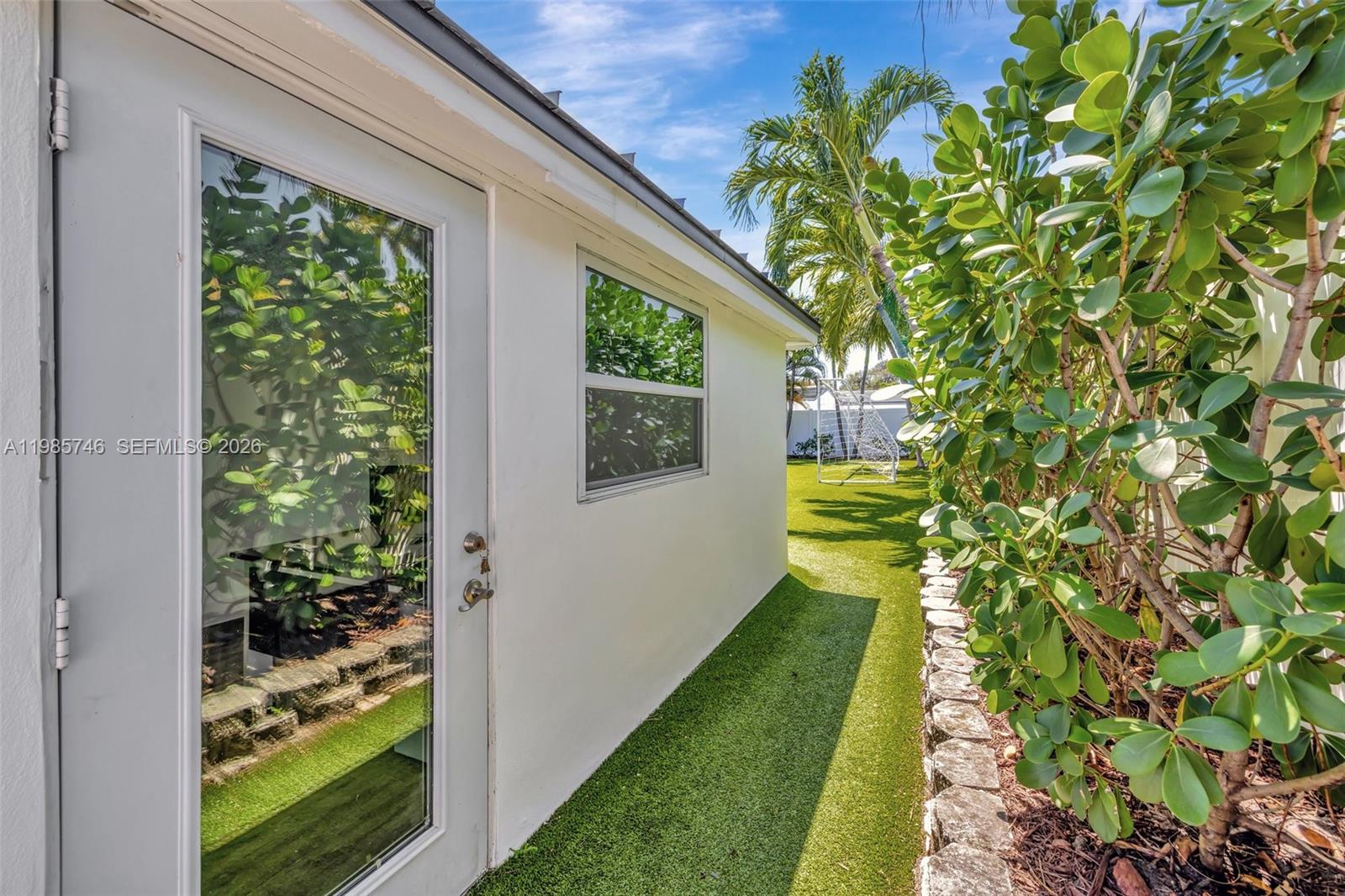 2506 NE 30th St Fort Lauderdale, FL 33306