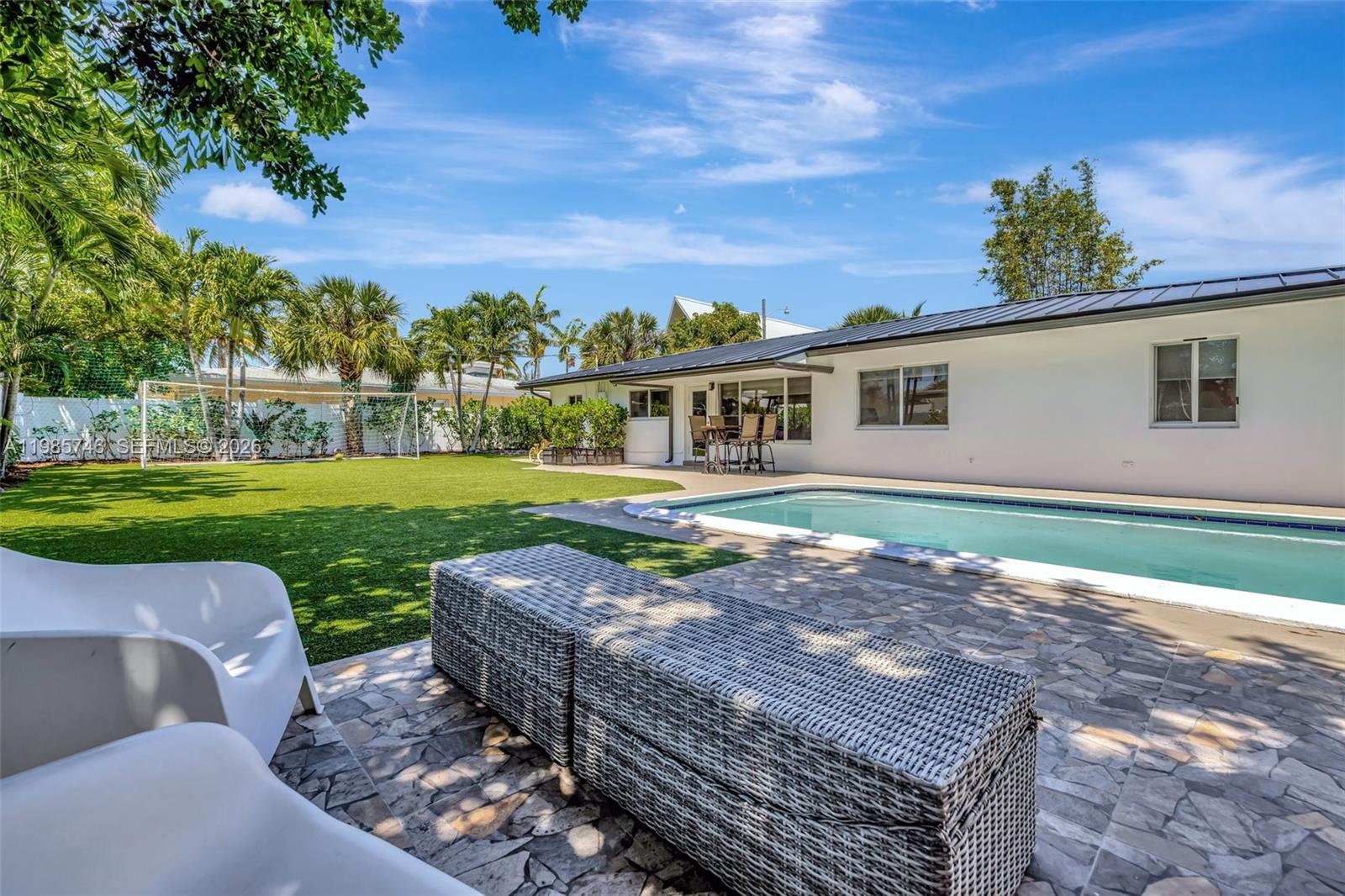 2506 NE 30th St Fort Lauderdale, FL 33306