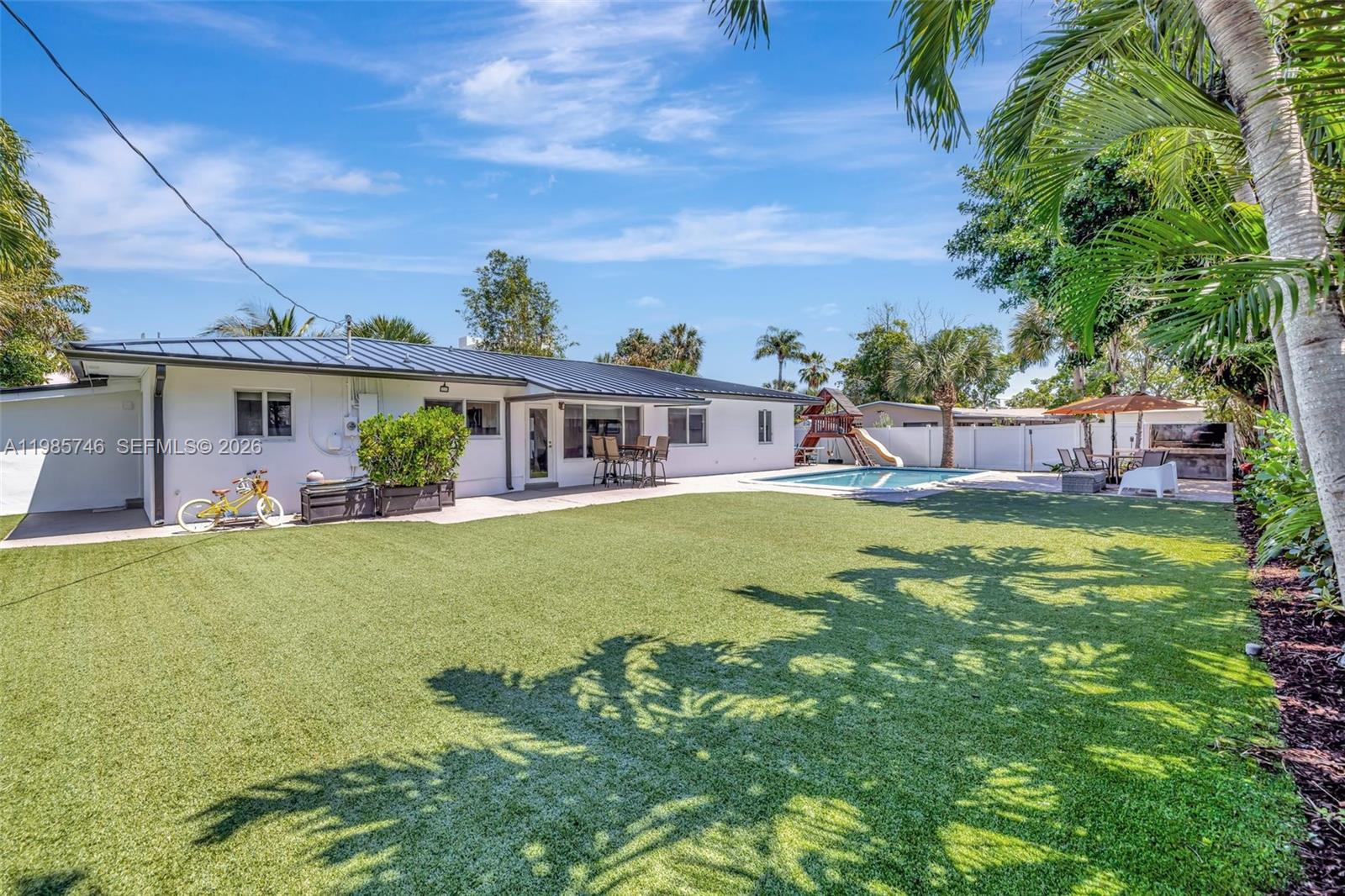 2506 NE 30th St Fort Lauderdale, FL 33306