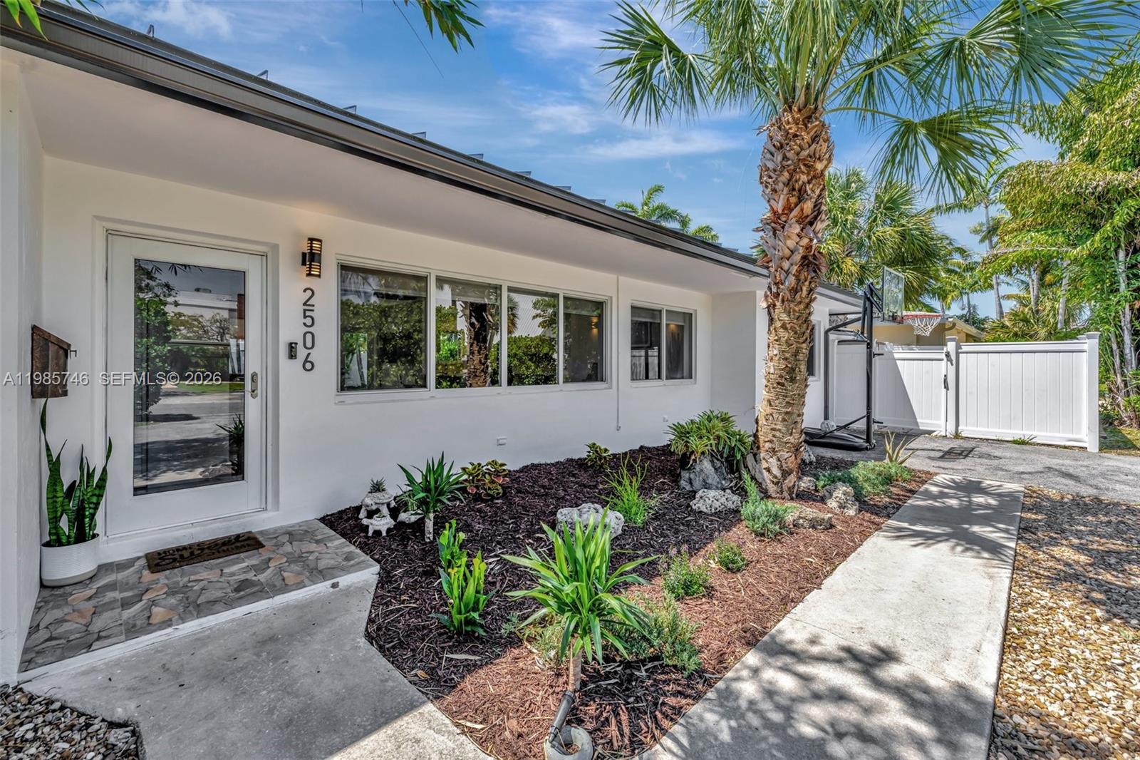 2506 NE 30th St Fort Lauderdale, FL 33306