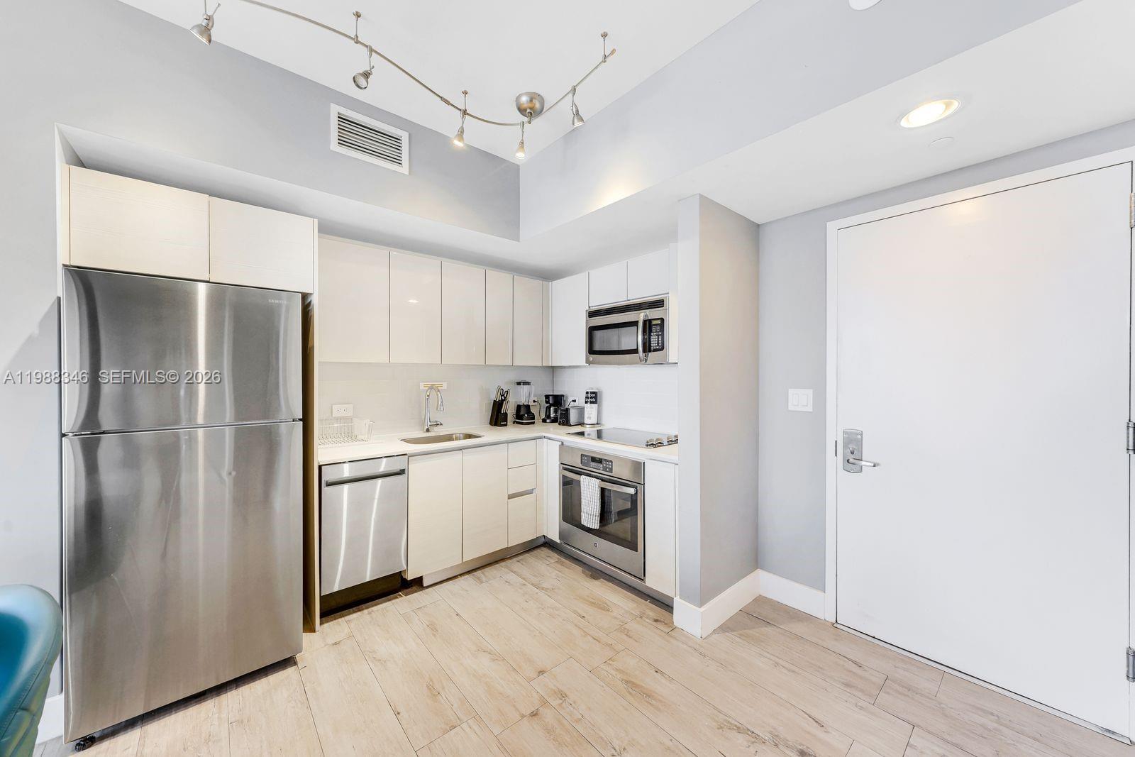 image Beachwalk Condominium17