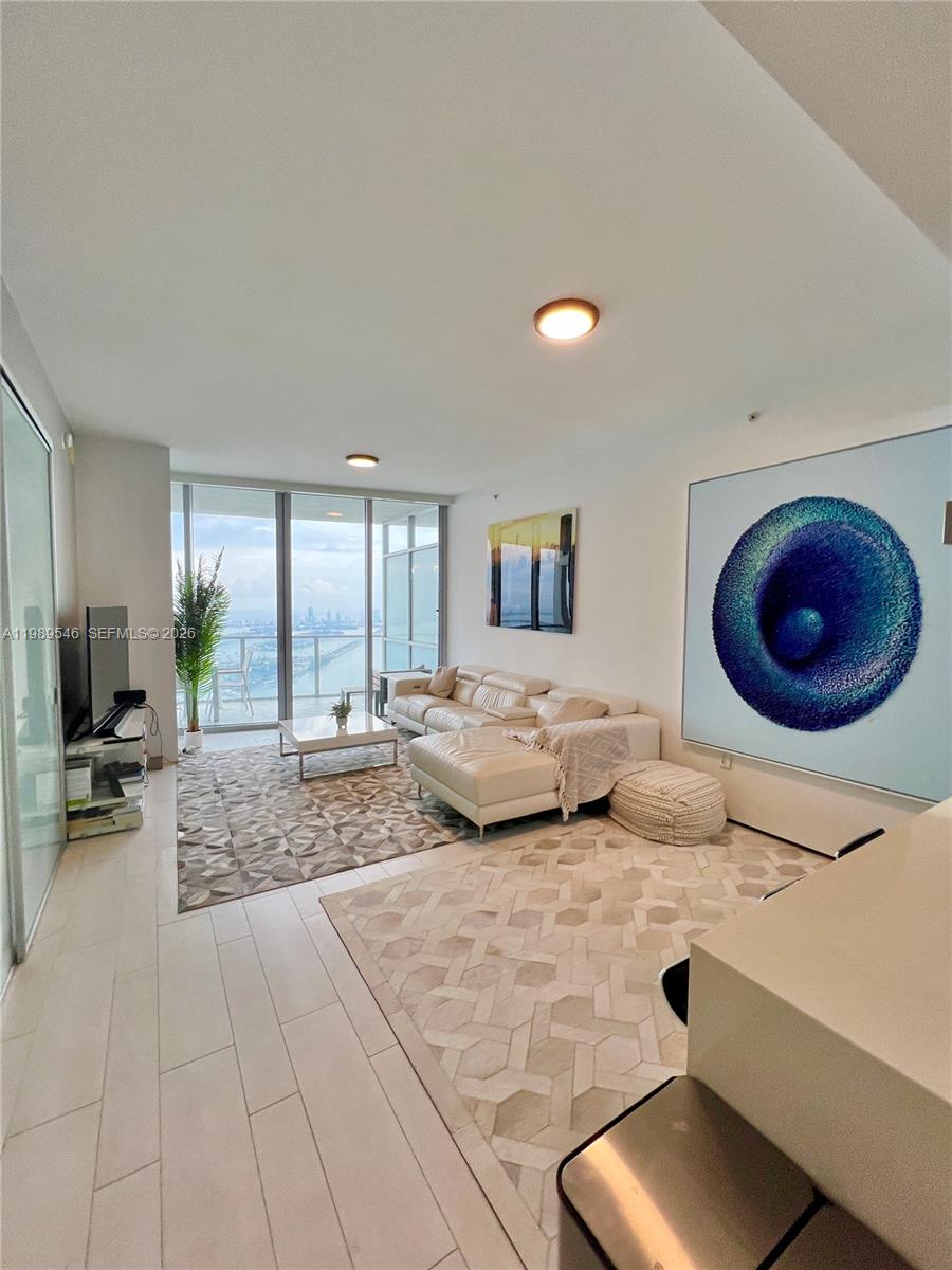 1100 Biscayne Blvd #5804 Miami, FL 33132