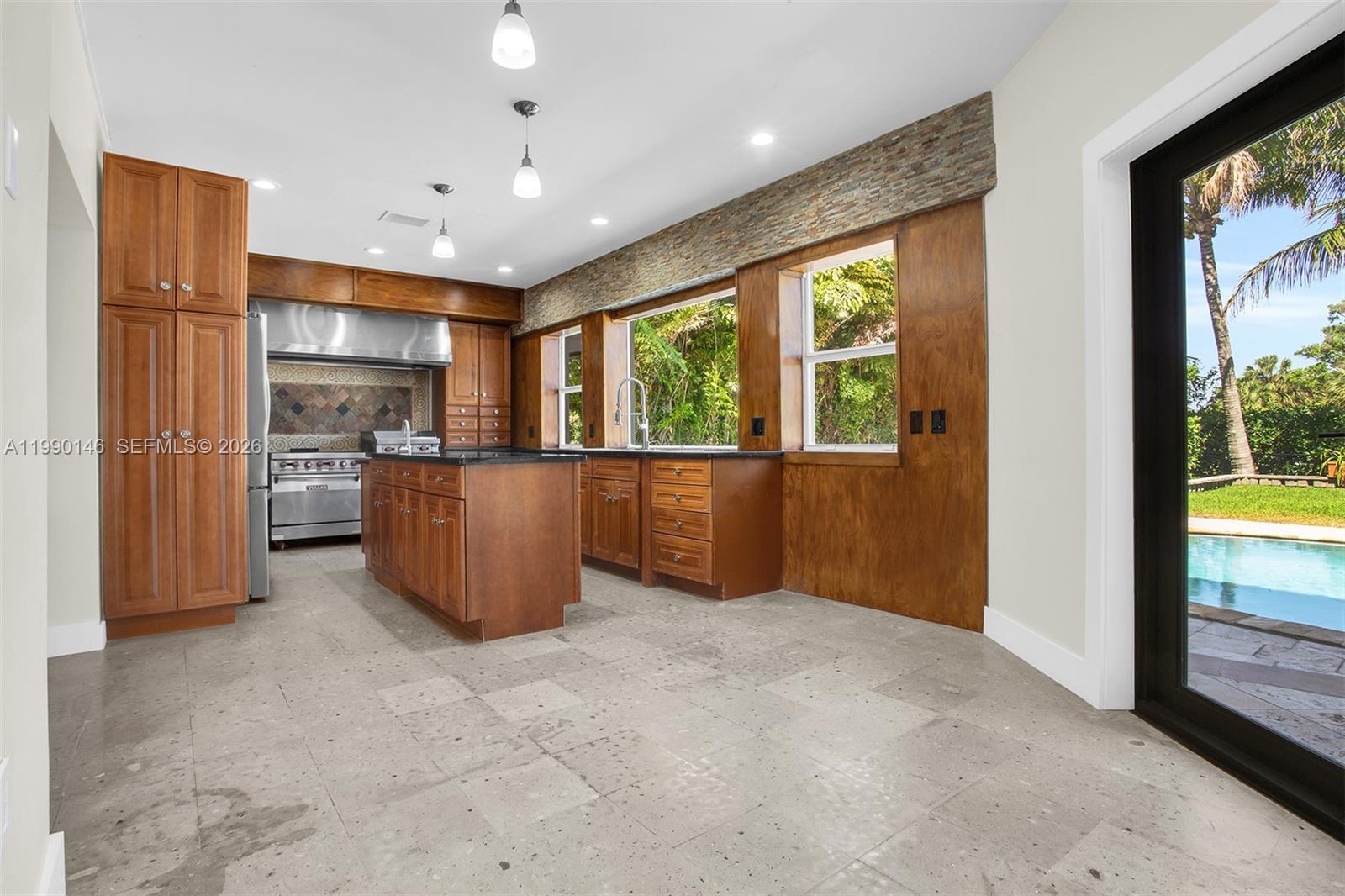 545 S Shore Dr Miami Beach, FL 33141