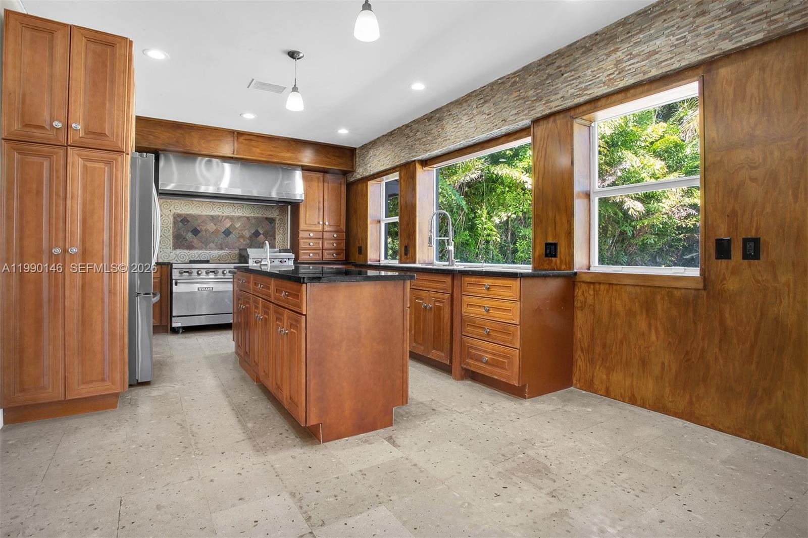 545 S Shore Dr Miami Beach, FL 33141