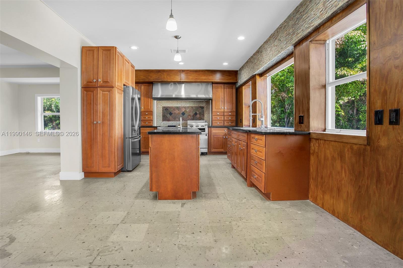 545 S Shore Dr Miami Beach, FL 33141