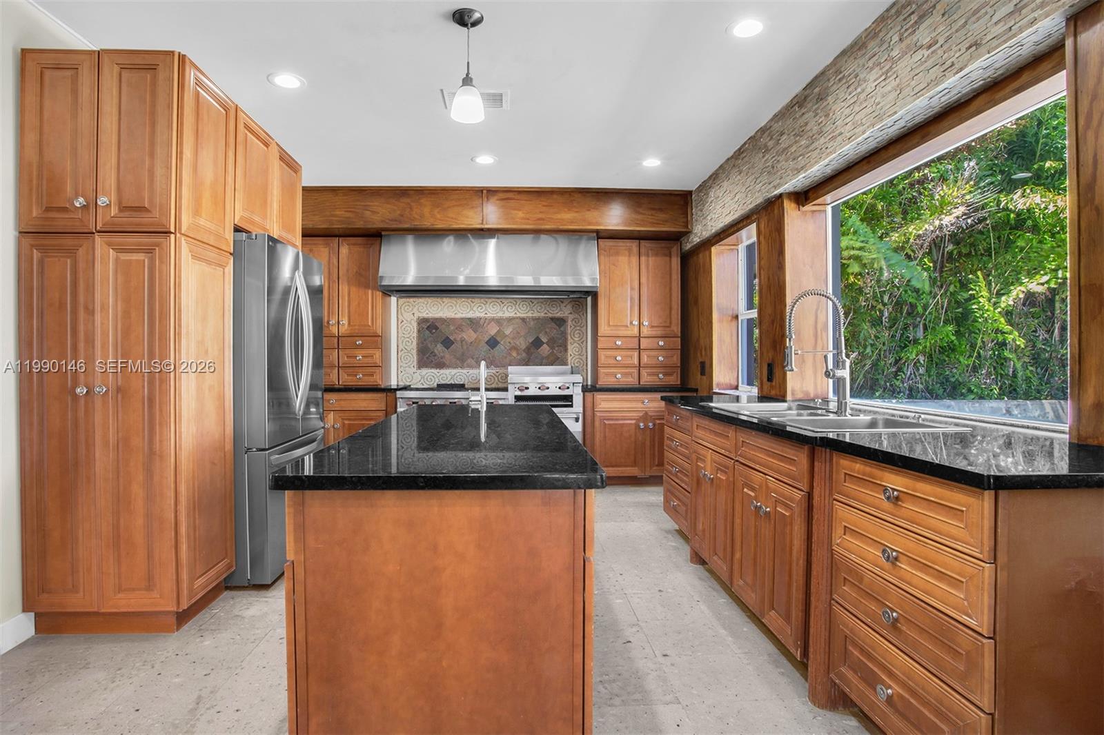 545 S Shore Dr Miami Beach, FL 33141