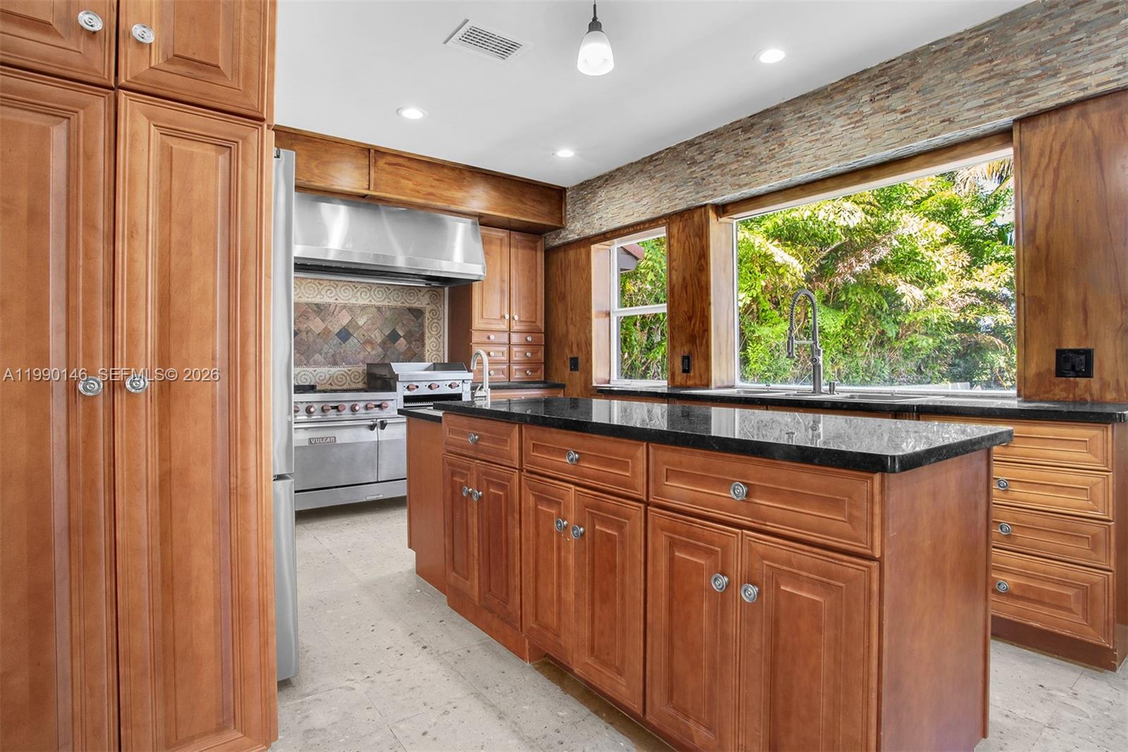 545 S Shore Dr Miami Beach, FL 33141