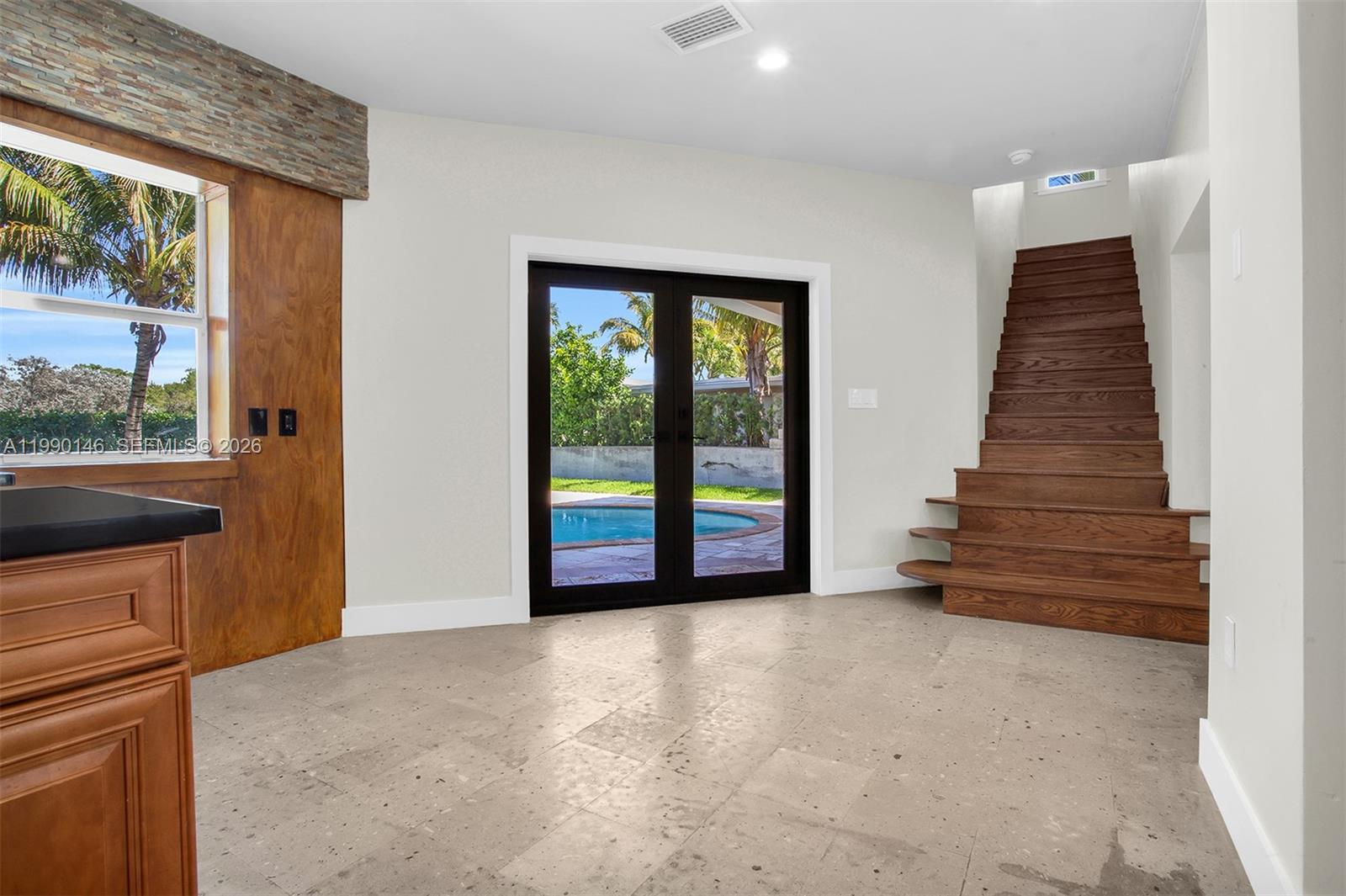 545 S Shore Dr Miami Beach, FL 33141