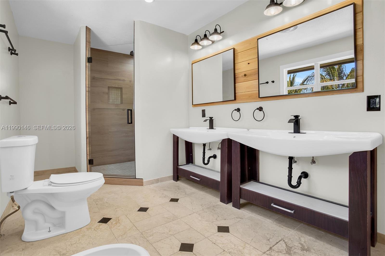 545 S Shore Dr Miami Beach, FL 33141