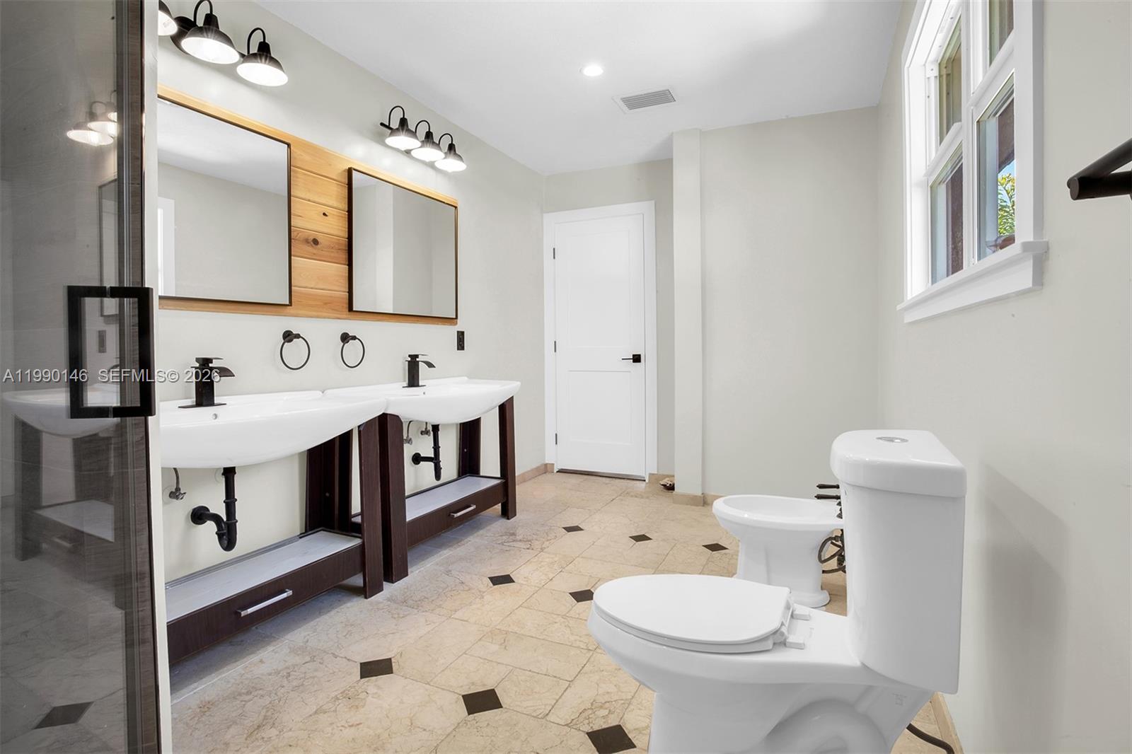 545 S Shore Dr Miami Beach, FL 33141