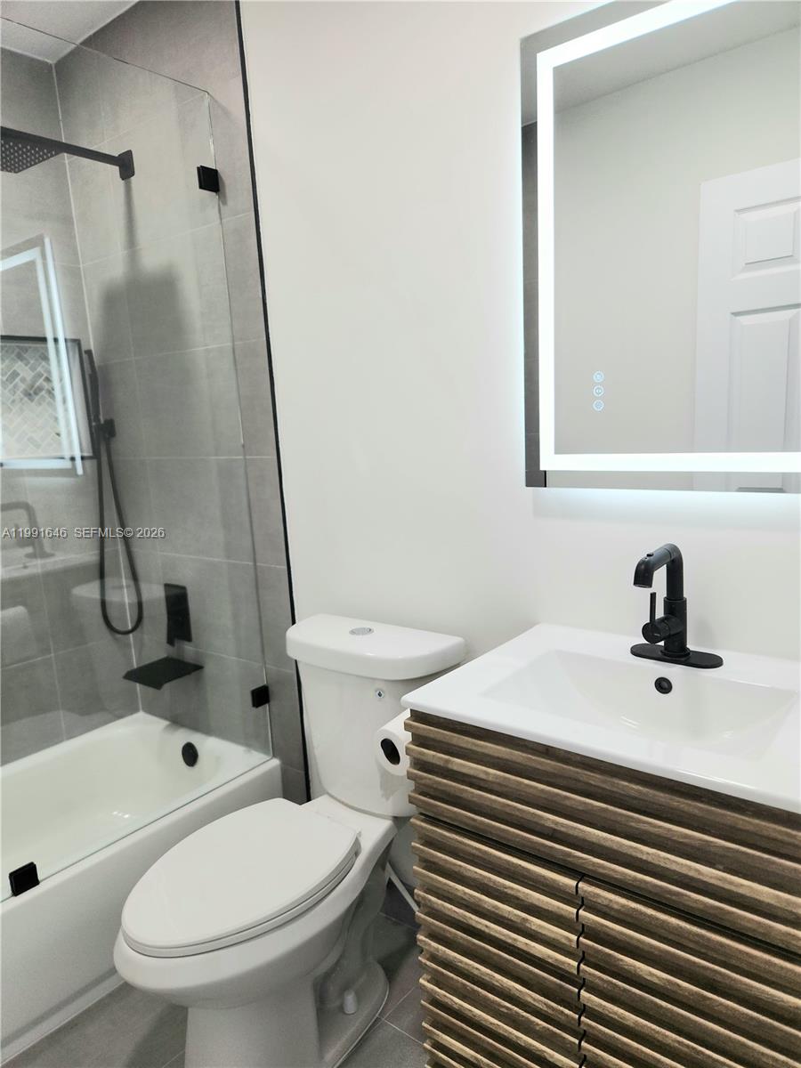 8615 SW 15th St Pembroke Pines, FL 33025