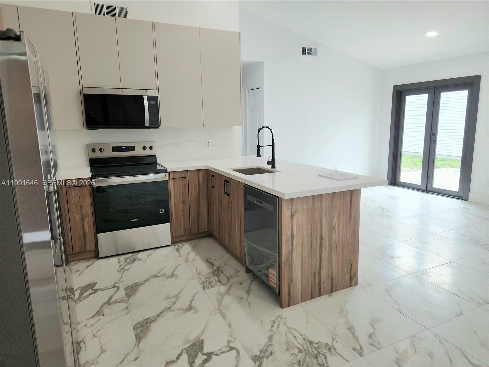 8615 SW 15th St Pembroke Pines, FL 33025