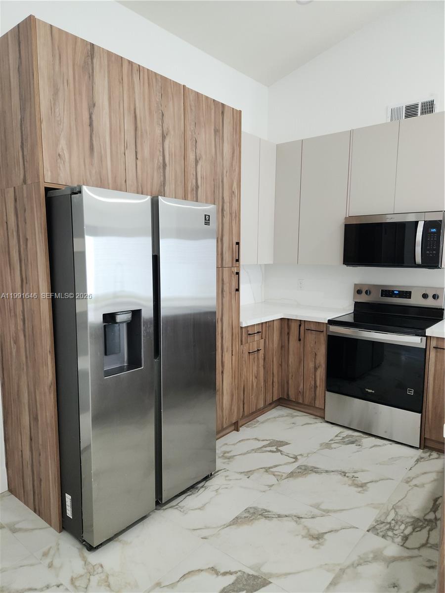 8615 SW 15th St Pembroke Pines, FL 33025