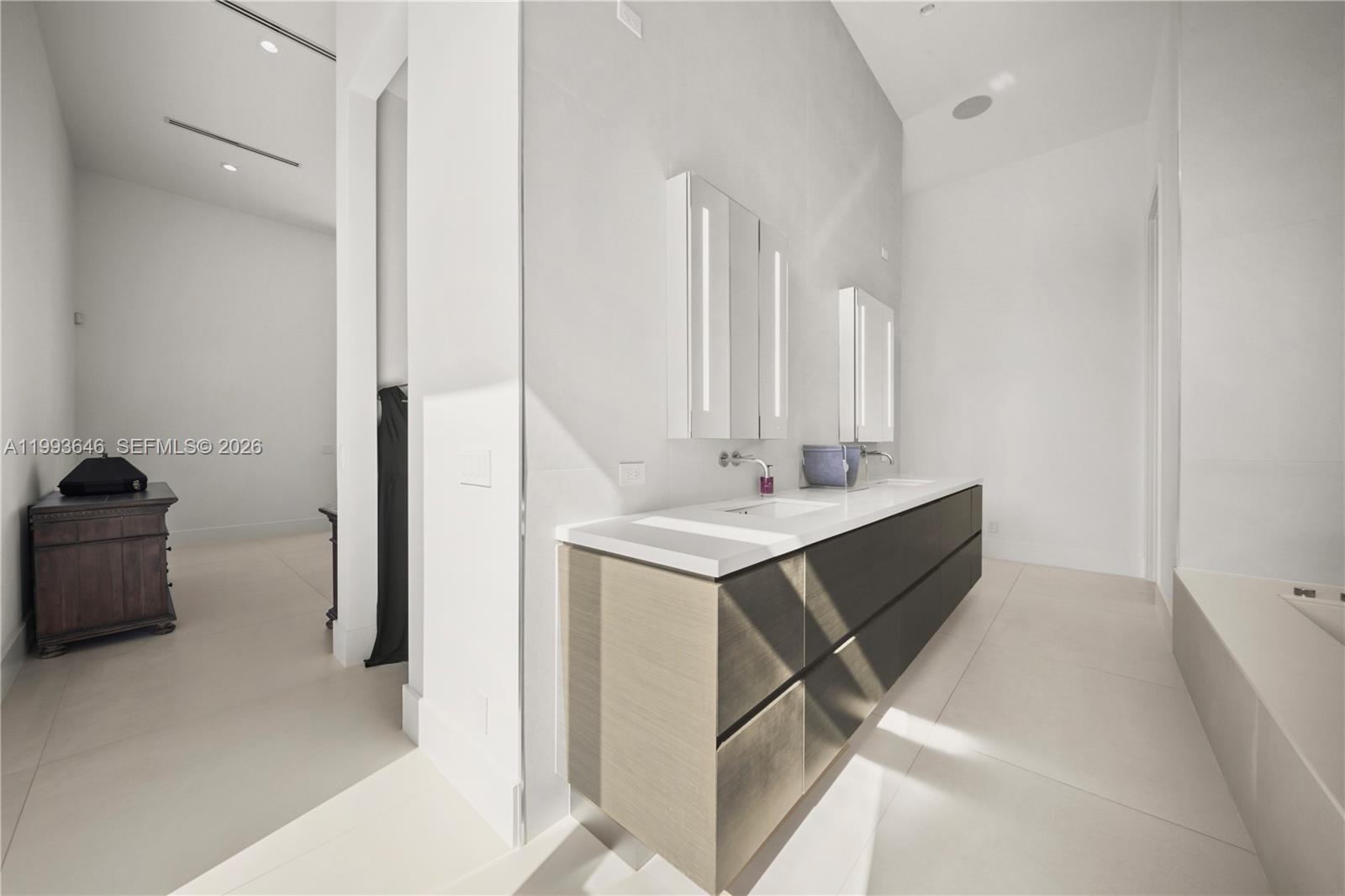 2815 NE 26th Pl Fort Lauderdale, FL 33306