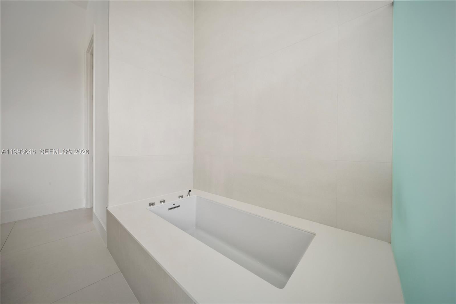 2815 NE 26th Pl Fort Lauderdale, FL 33306