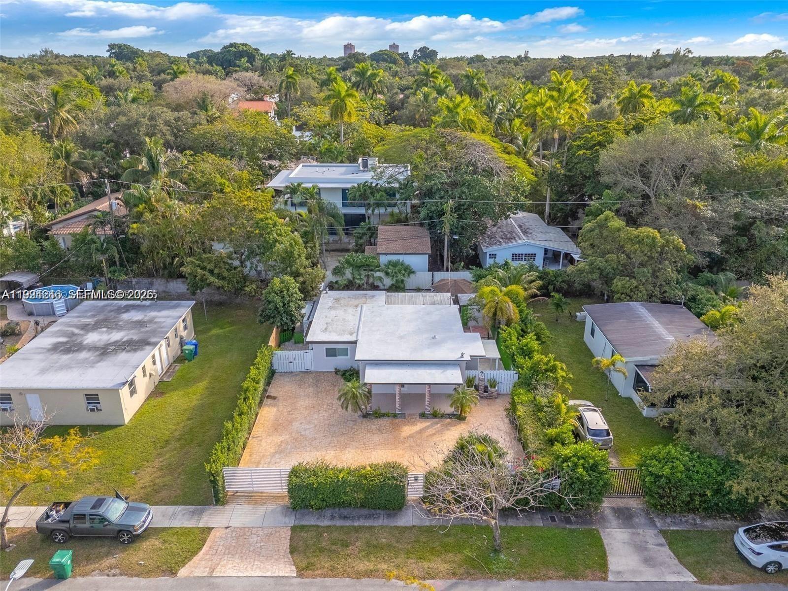 3800 Charles Ter Miami, FL 33133