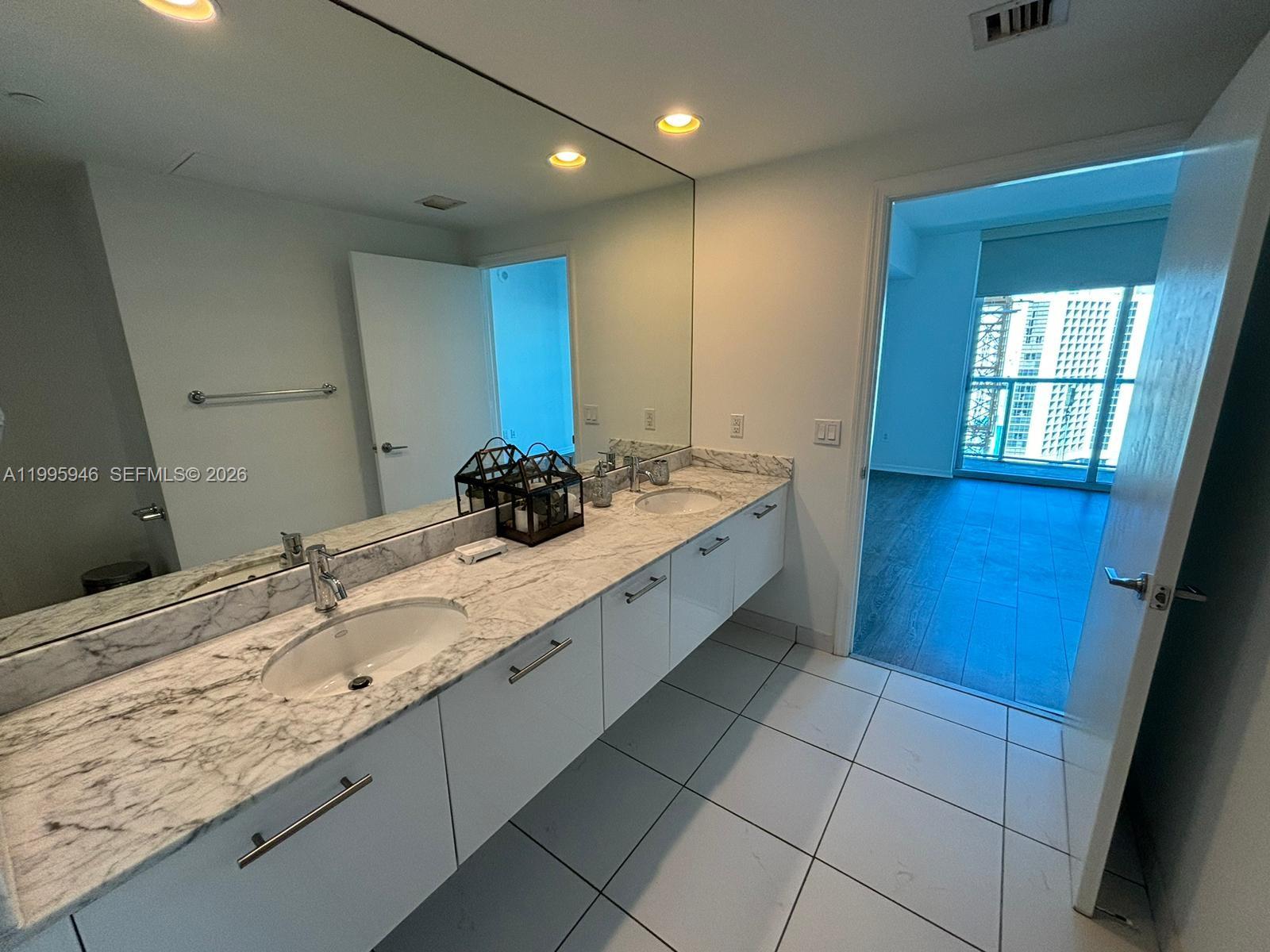 image 500 Brickell West16