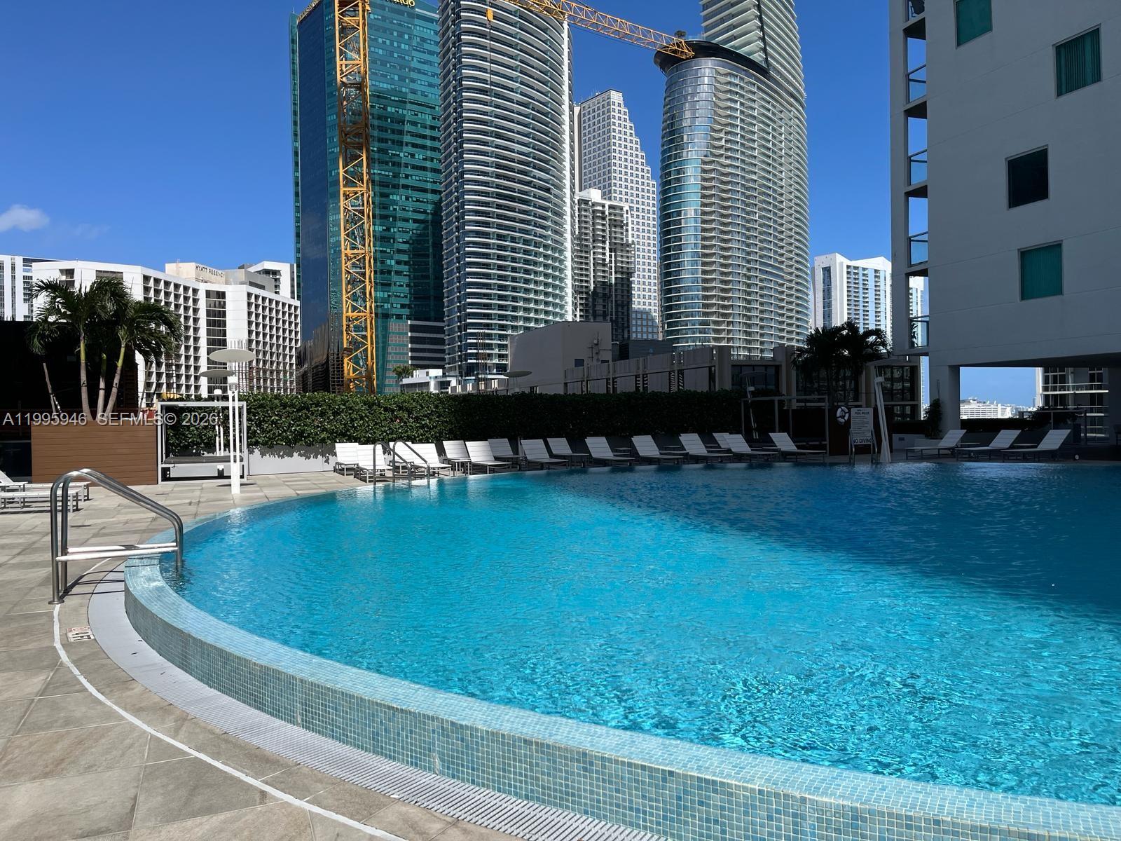 image 500 Brickell West24