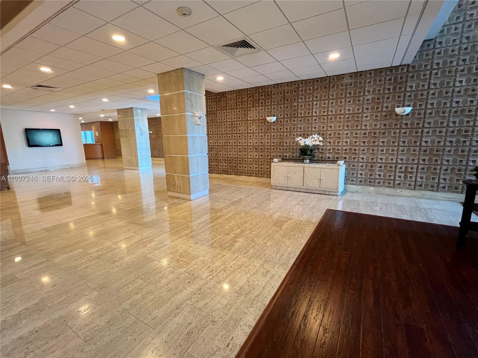 2899 Collins Ave #810 Miami Beach, FL 33140