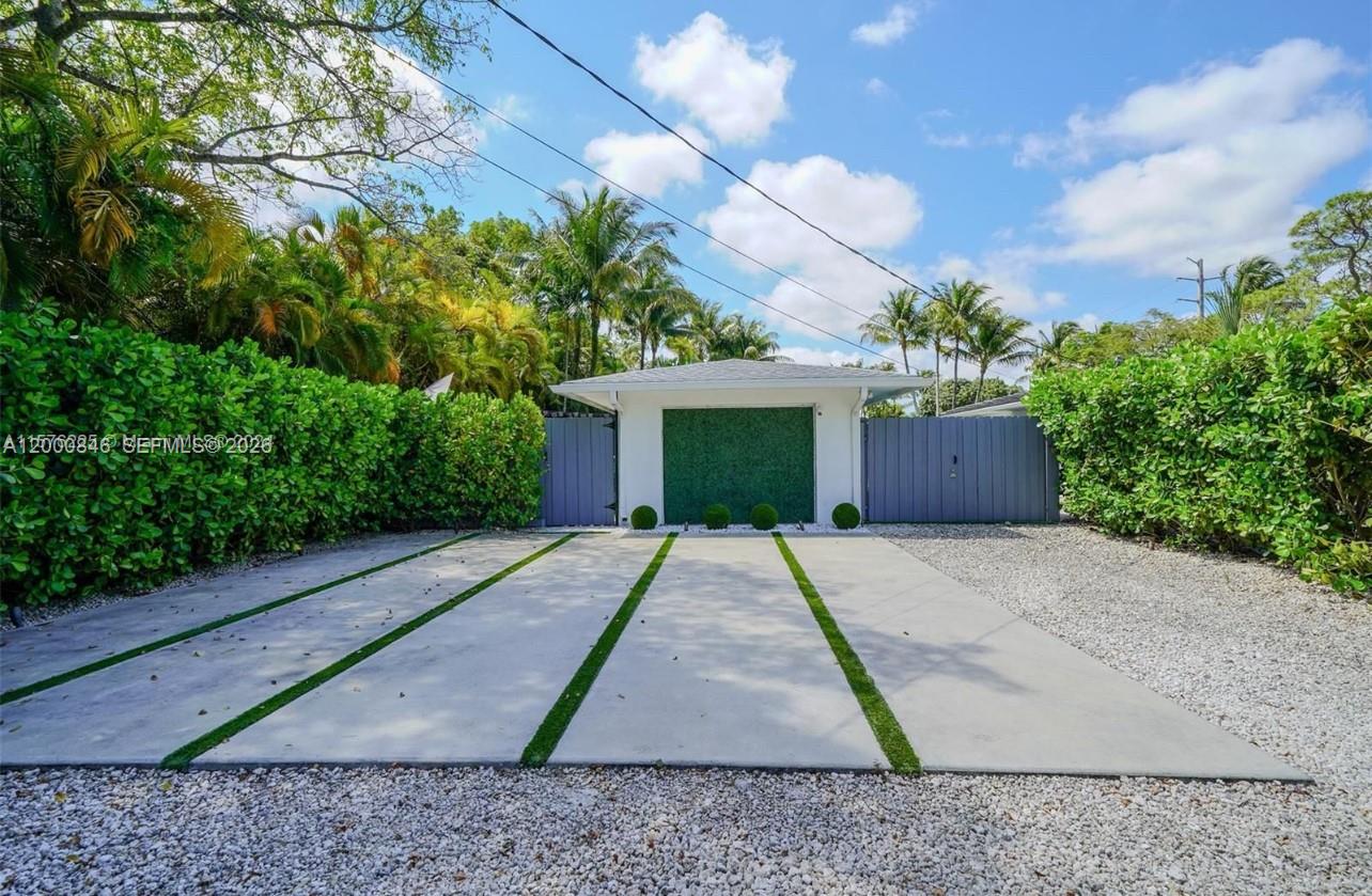 8390 SW 64th St Miami, FL 33143