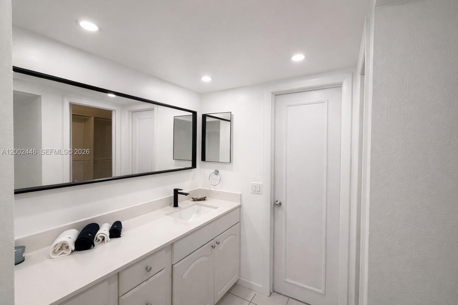 77 Crandon Blvd #3C Key Biscayne, FL 33149