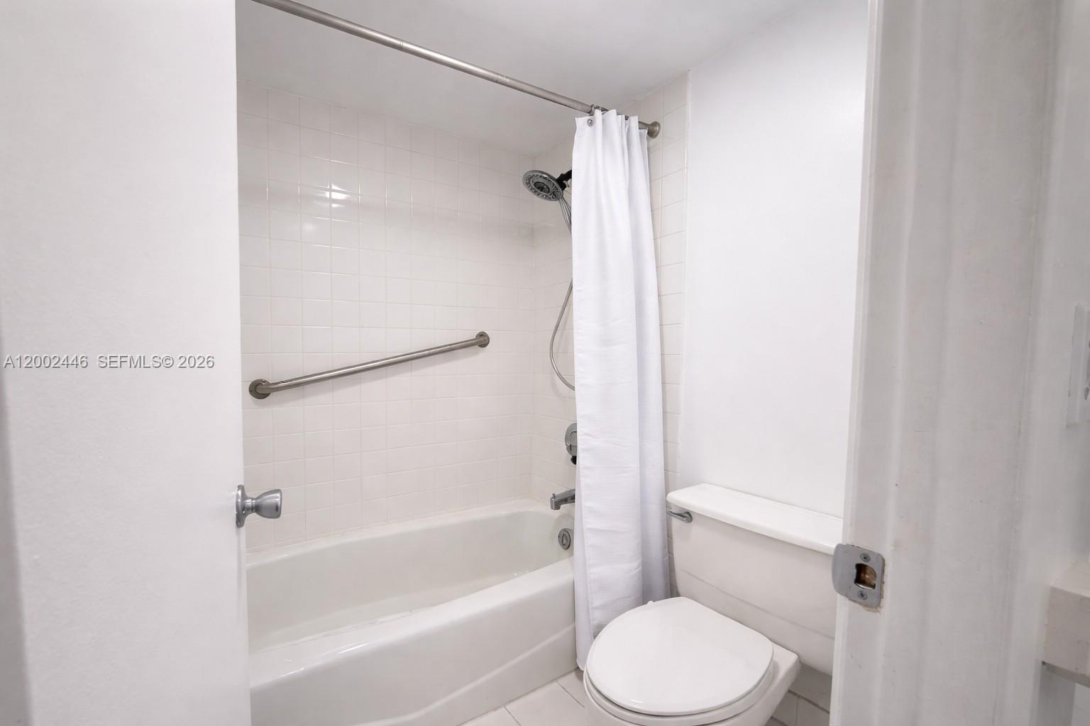 77 Crandon Blvd #3C Key Biscayne, FL 33149