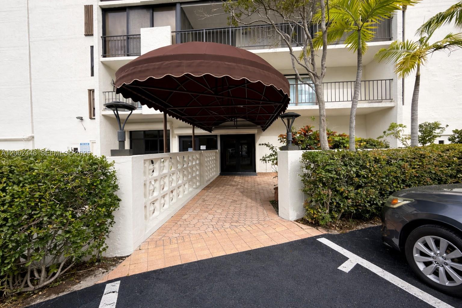 77 Crandon Blvd #3C Key Biscayne, FL 33149