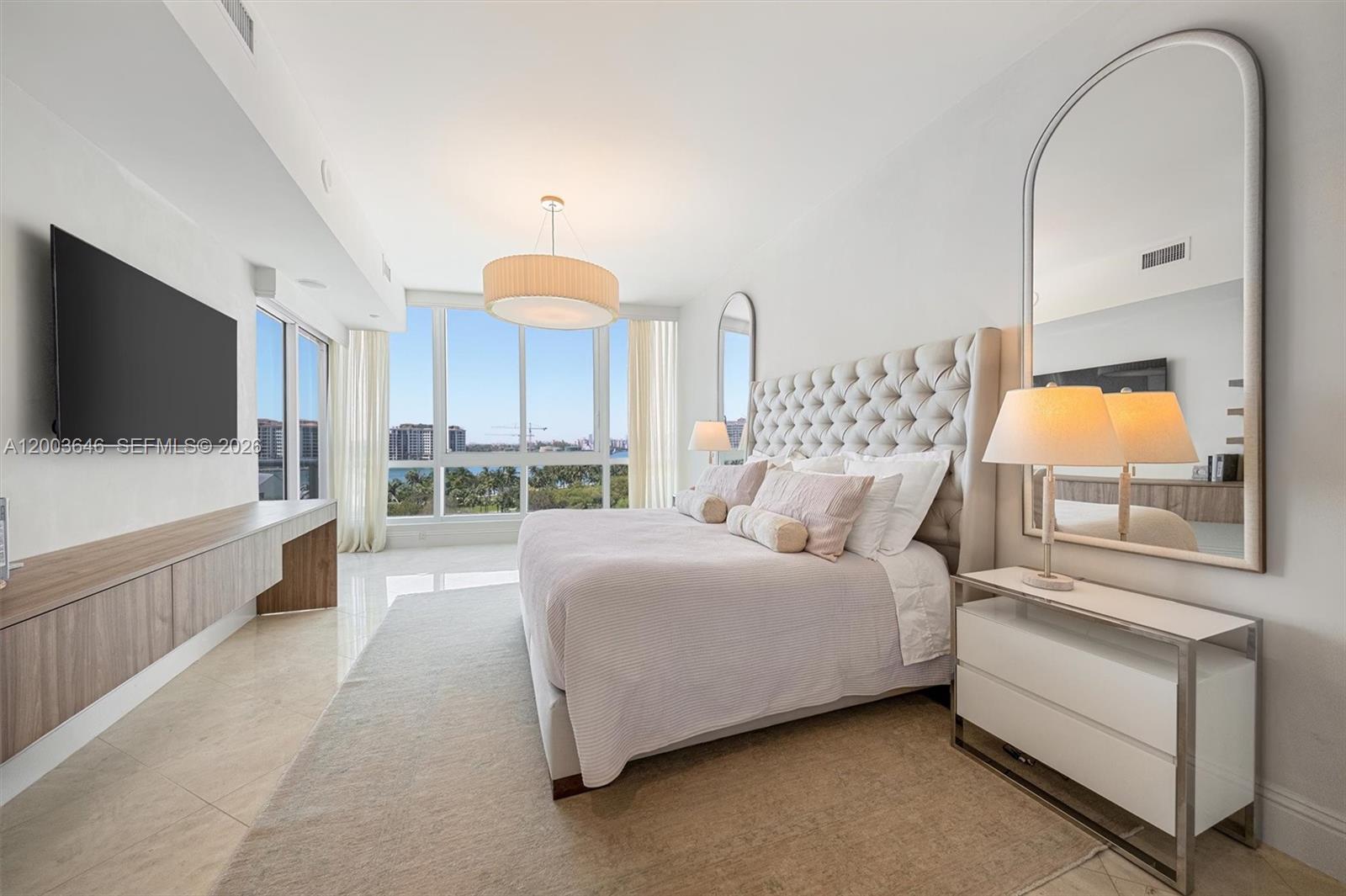 100 S Pointe Dr #702 Miami Beach, FL 33139