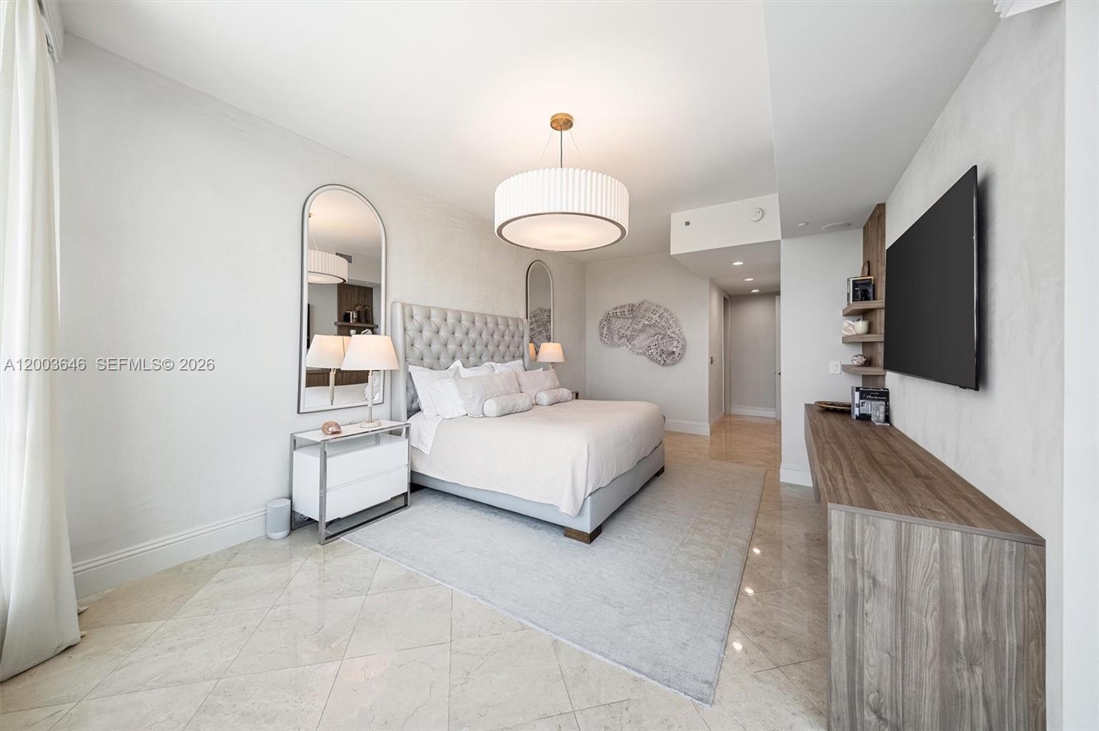 100 S Pointe Dr #702 Miami Beach, FL 33139