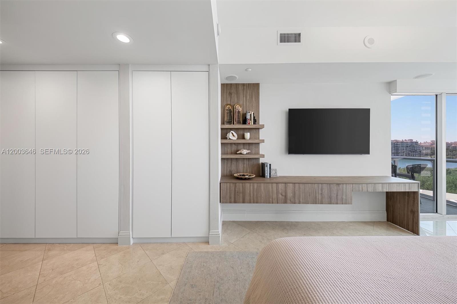 100 S Pointe Dr #702 Miami Beach, FL 33139