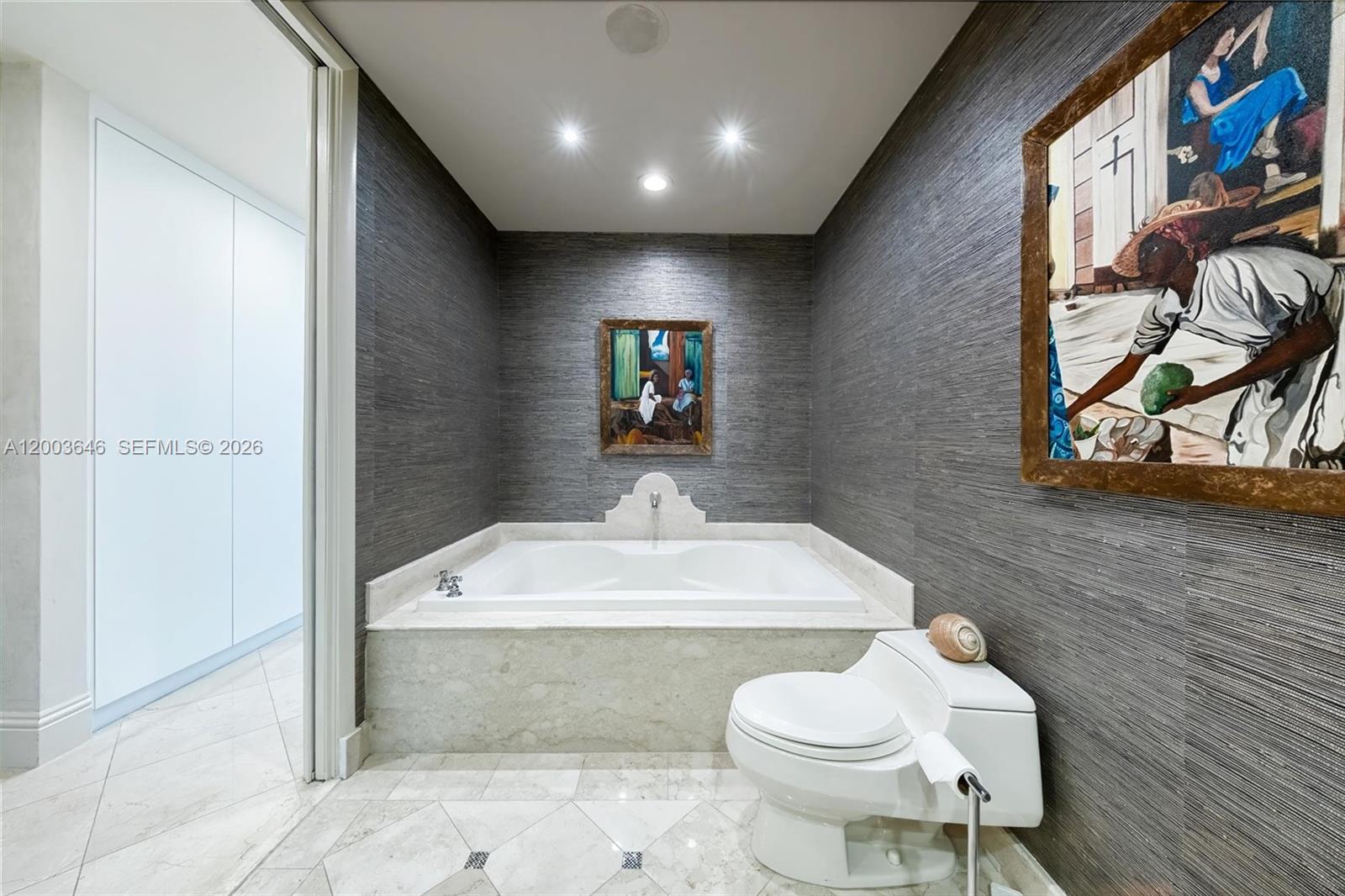 100 S Pointe Dr #702 Miami Beach, FL 33139