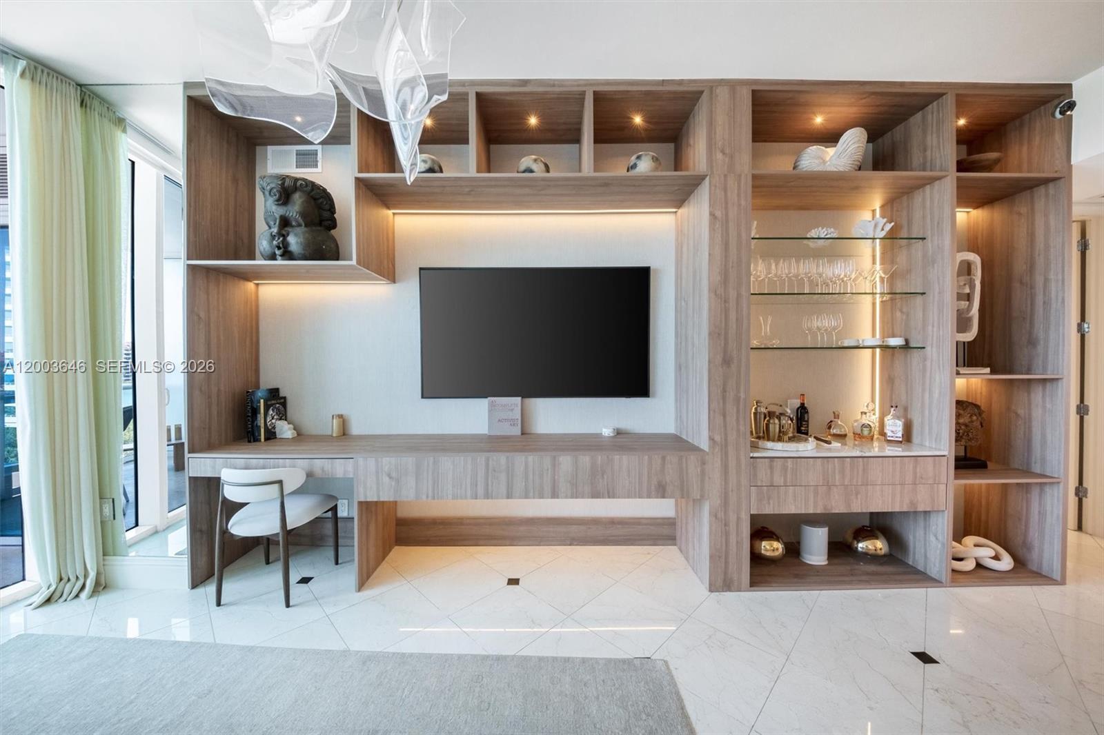 100 S Pointe Dr #702 Miami Beach, FL 33139