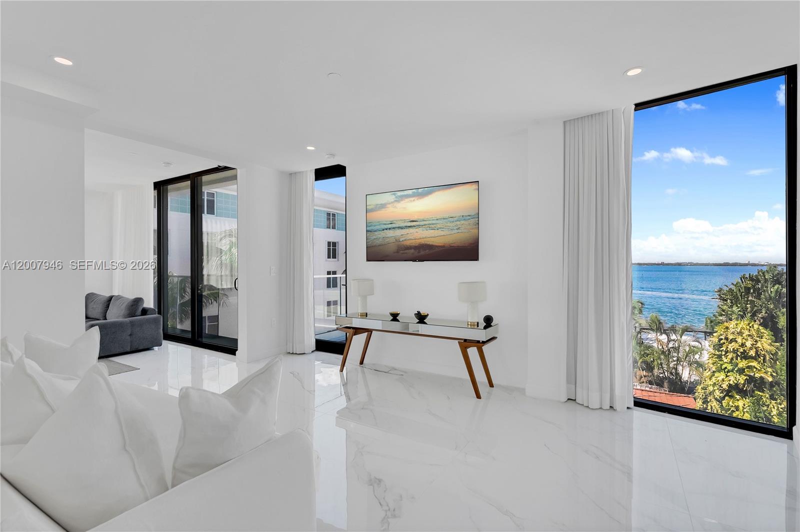 11 Century Ln Miami Beach, FL 33139