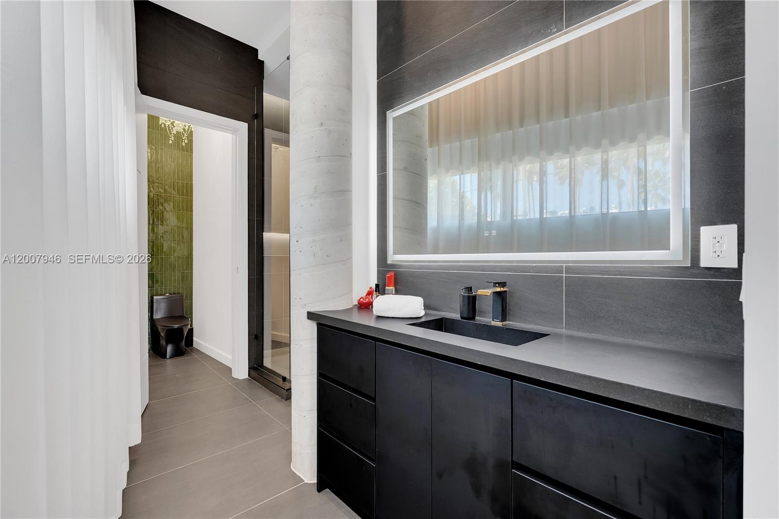 11 Century Ln Miami Beach, FL 33139