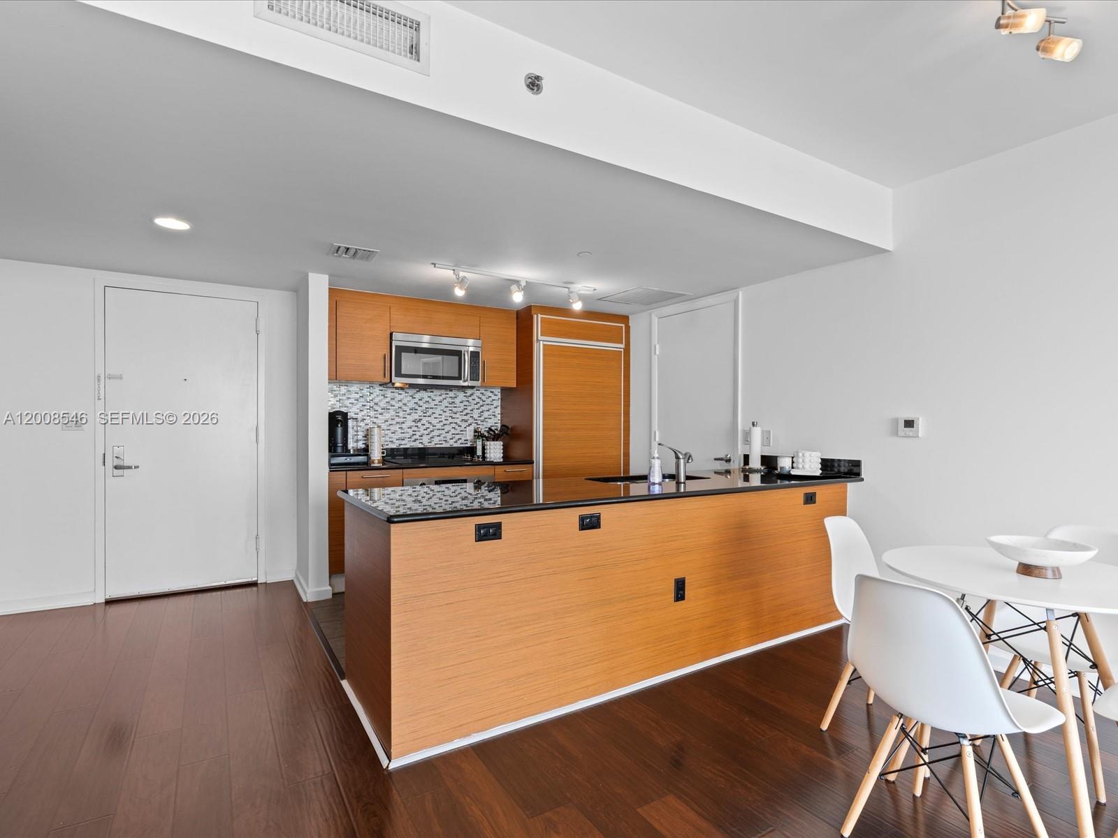 50 Biscayne Blvd #3308 Miami, FL 33132