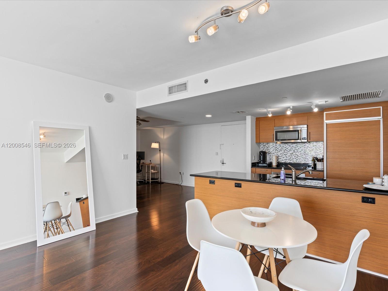 50 Biscayne Blvd #3308 Miami, FL 33132