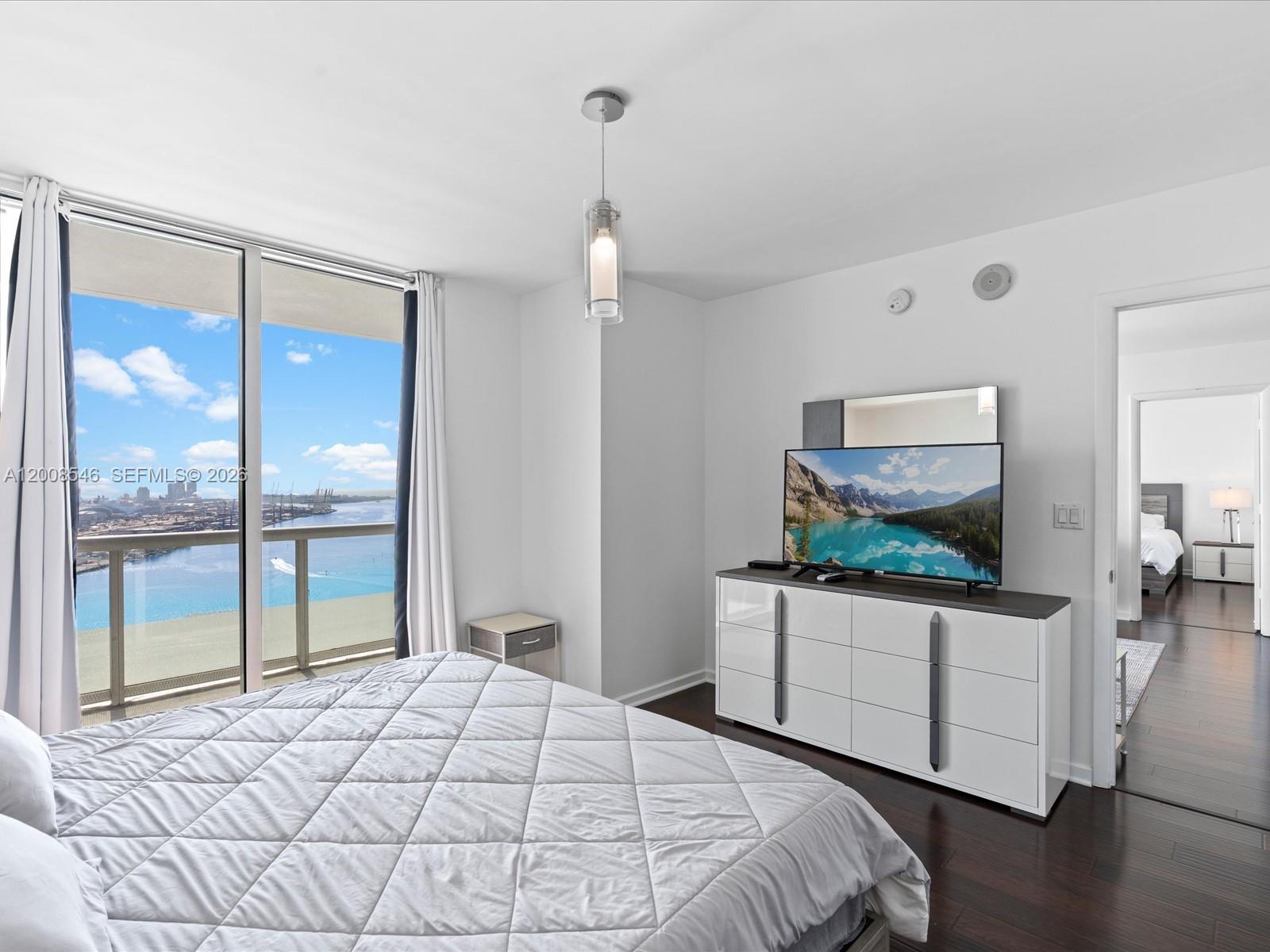 50 Biscayne Blvd #3308 Miami, FL 33132