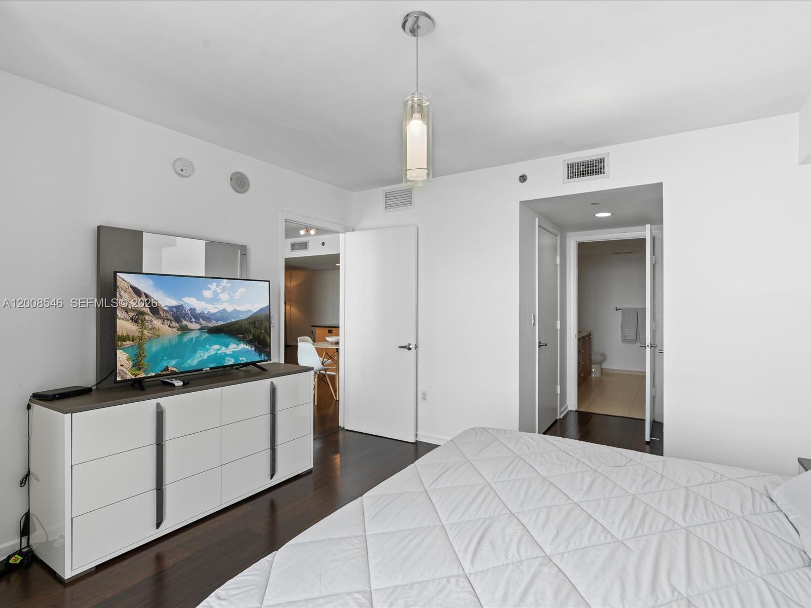 50 Biscayne Blvd #3308 Miami, FL 33132