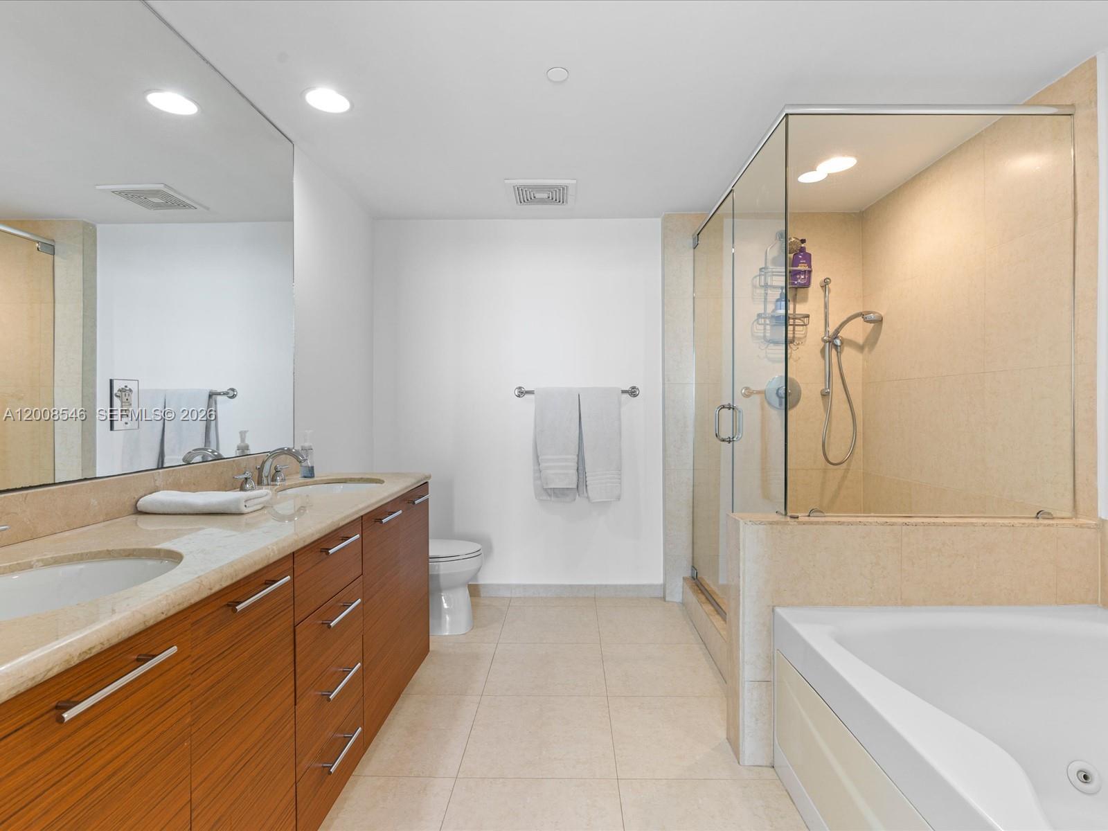 50 Biscayne Blvd #3308 Miami, FL 33132